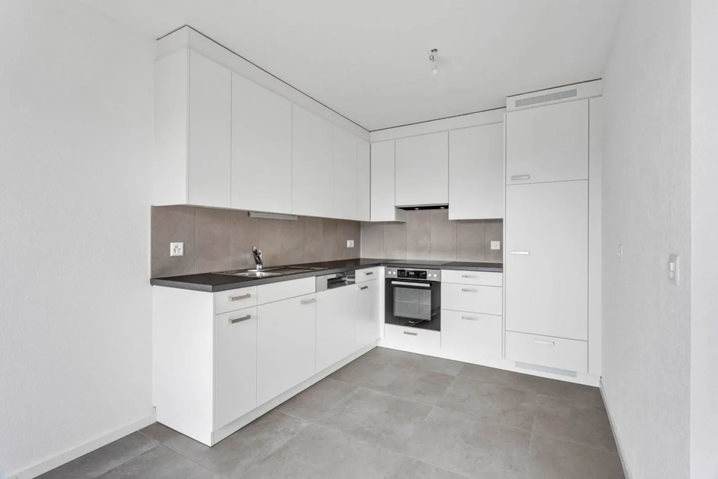 Appartamento ristrutturato con balcone - Foto 4 di 9