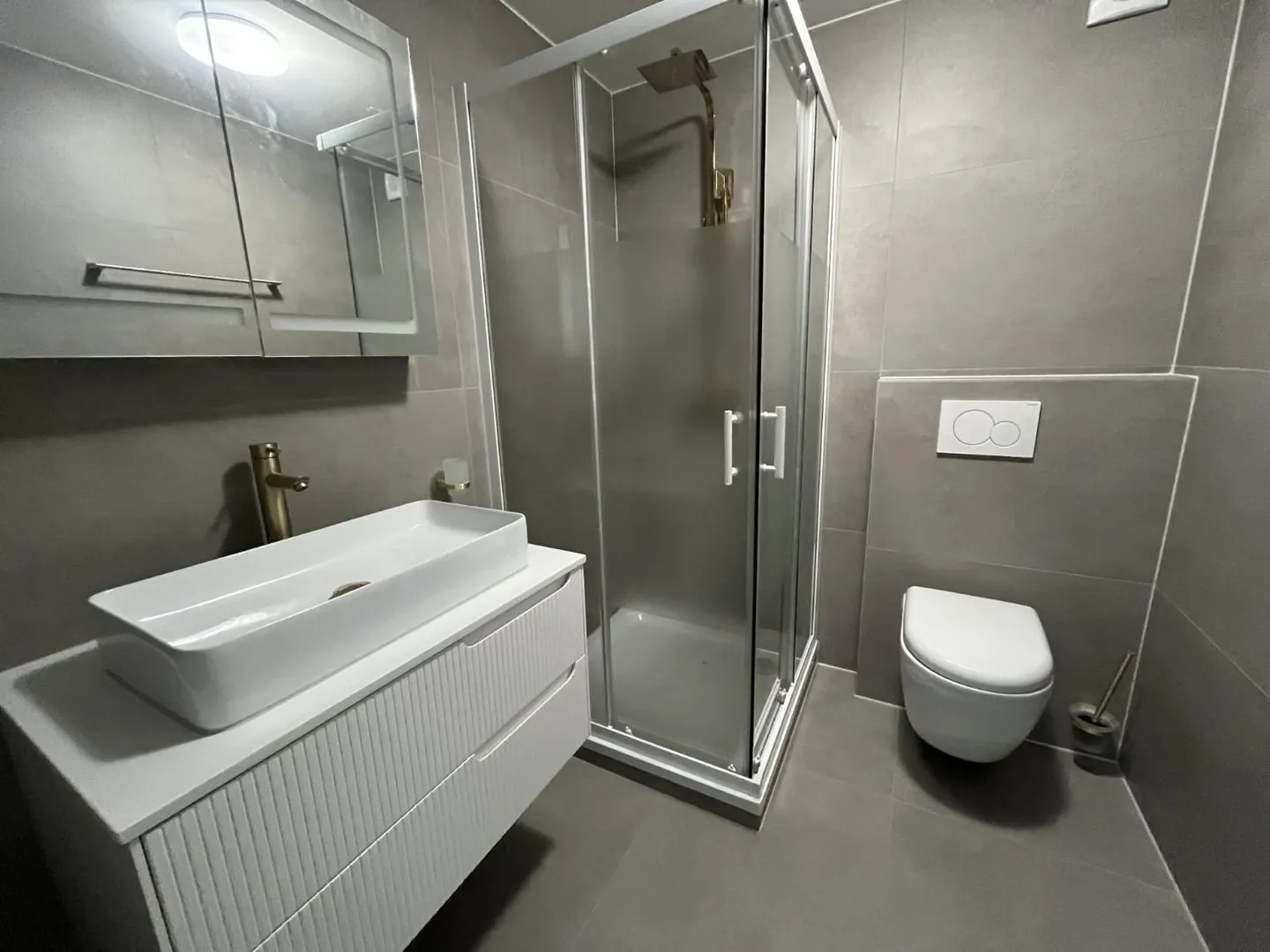 MIT PRIVATEM GARTEN, IN EINEM HAUS - Foto 4 von 13