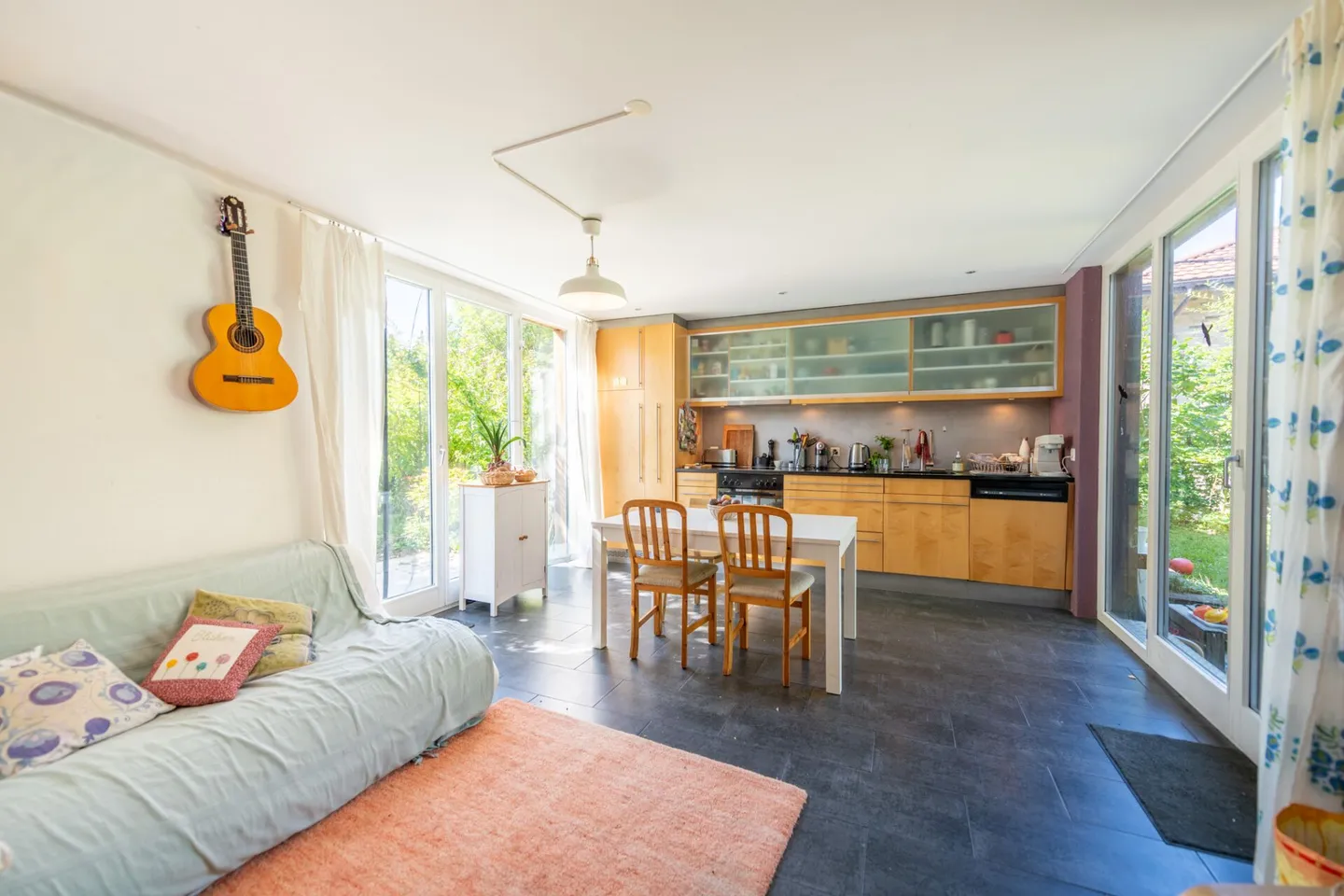 Idylle pure : Maison de rêve spacieuse avec vue dégagée et architecture particulière - Photo 2 sur 25
