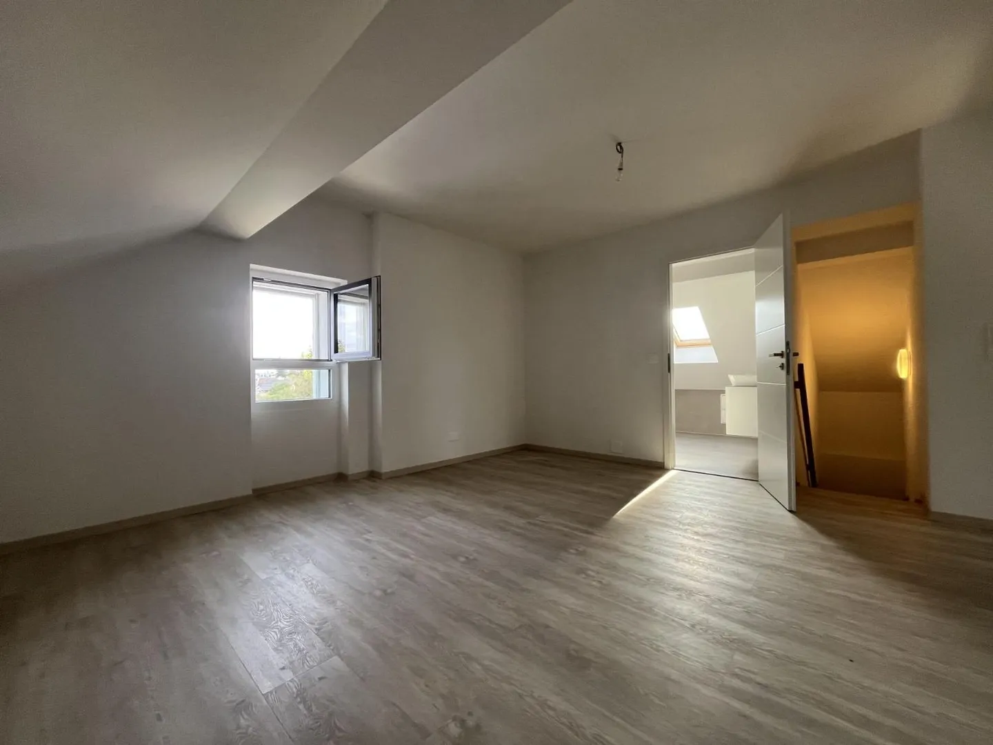 MIT PRIVATEM GARTEN, IN EINEM HAUS - Foto 11 von 13