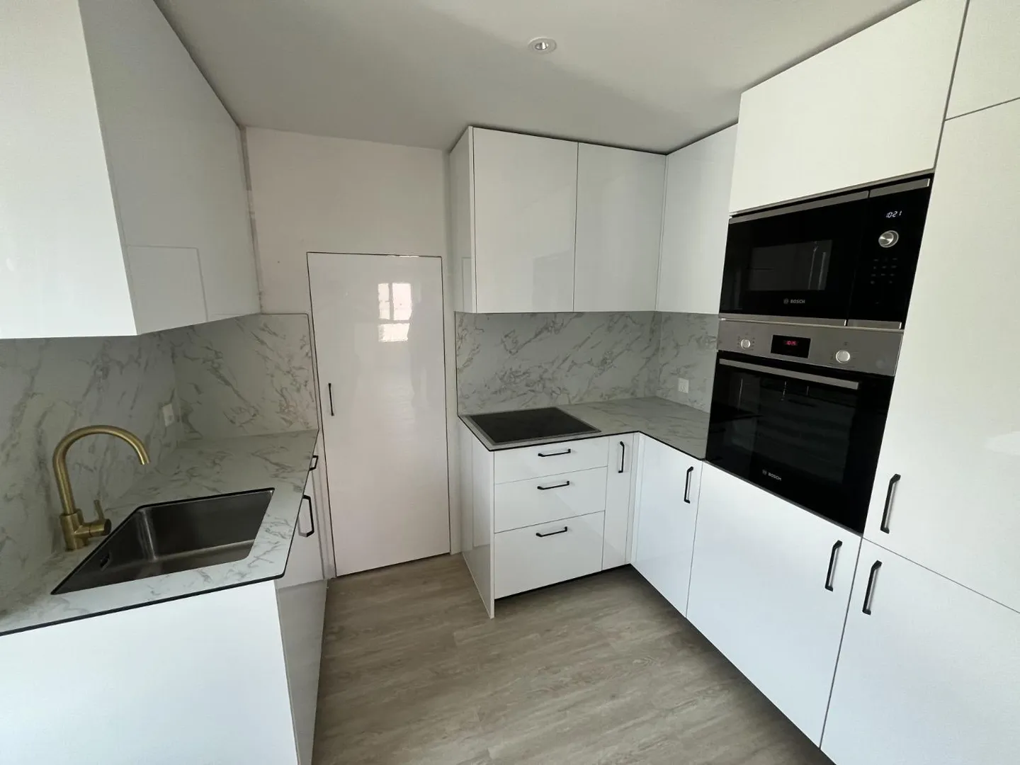 MIT PRIVATEM GARTEN, IN EINEM HAUS - Foto 8 von 13