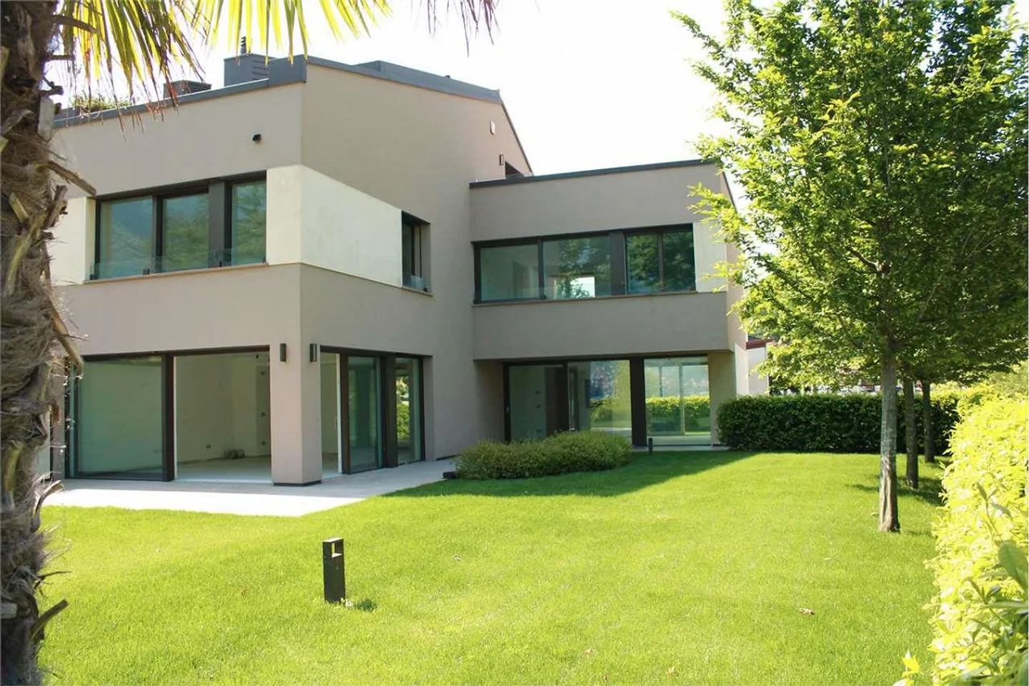 RIVA S. VITALE: SPLENDID VILLA BY THE LAKE WITH POOL - Photo 1 of 10