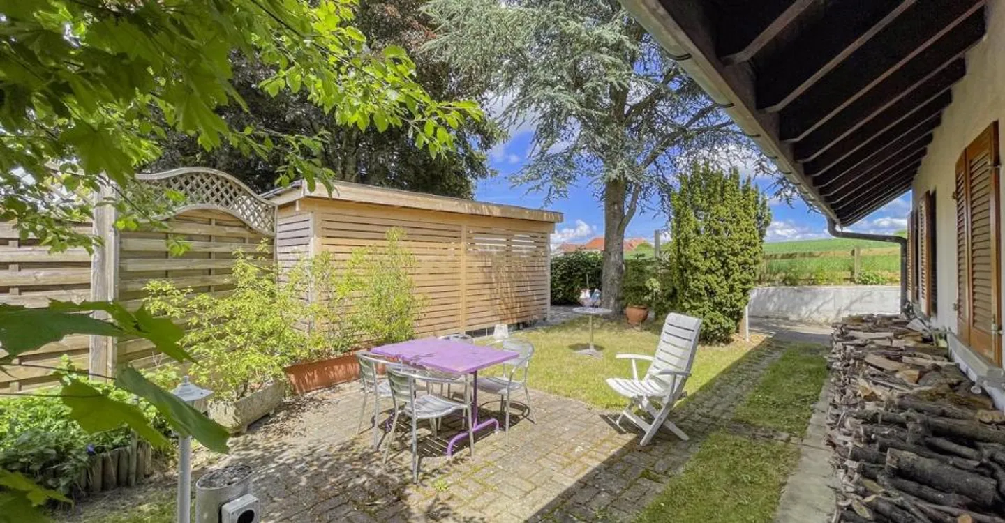 Yielding house with 3 apartments and great development potential - Photo 6 of 13