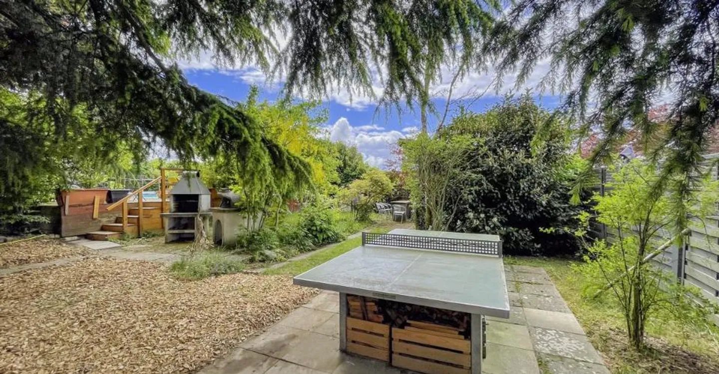 Yielding house with 3 apartments and great development potential - Photo 7 of 13