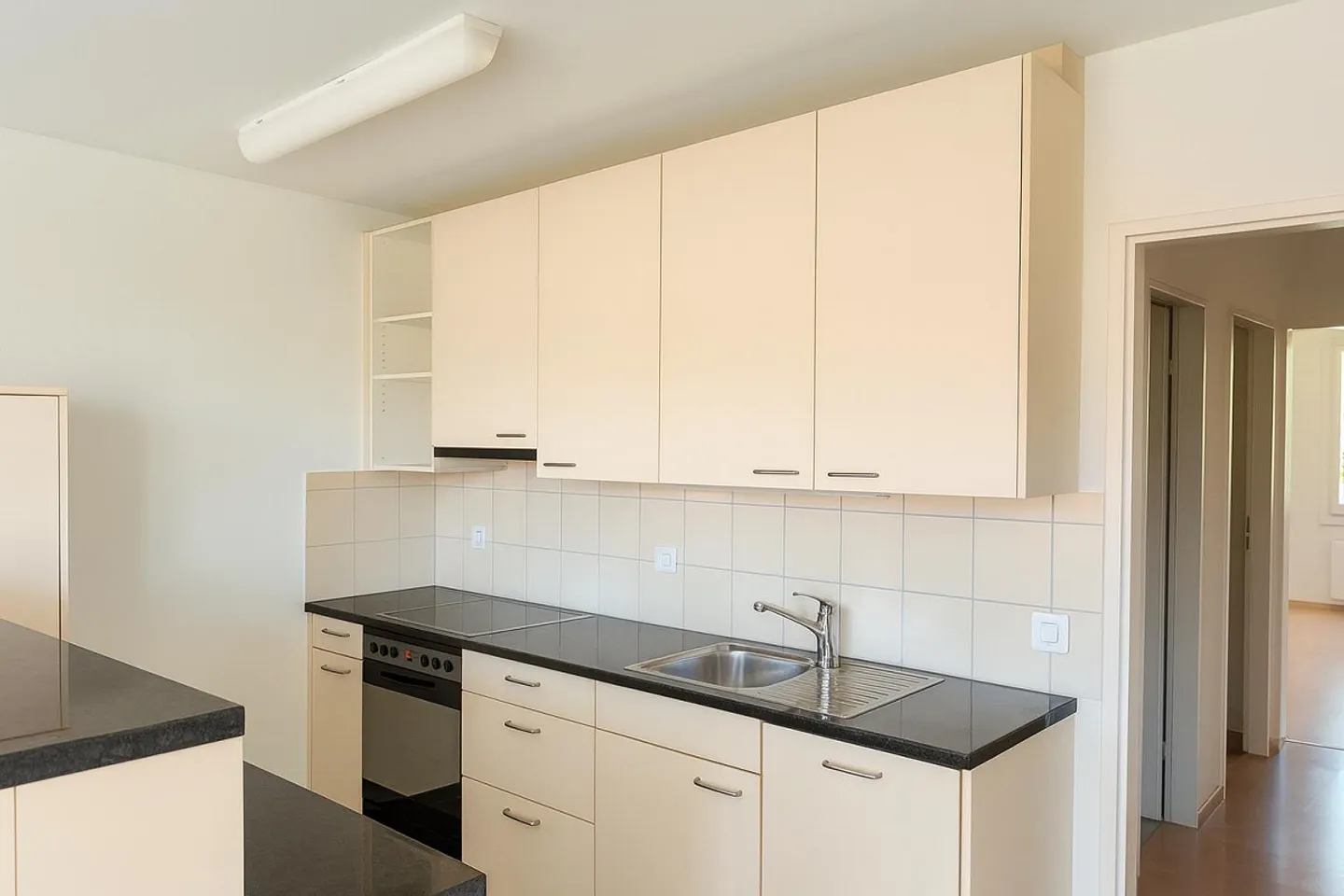 Lichtdurchflutetes Zuhause mit Balkon, Lift & idealer ÖV-Anbindung - Foto 2 di 6
