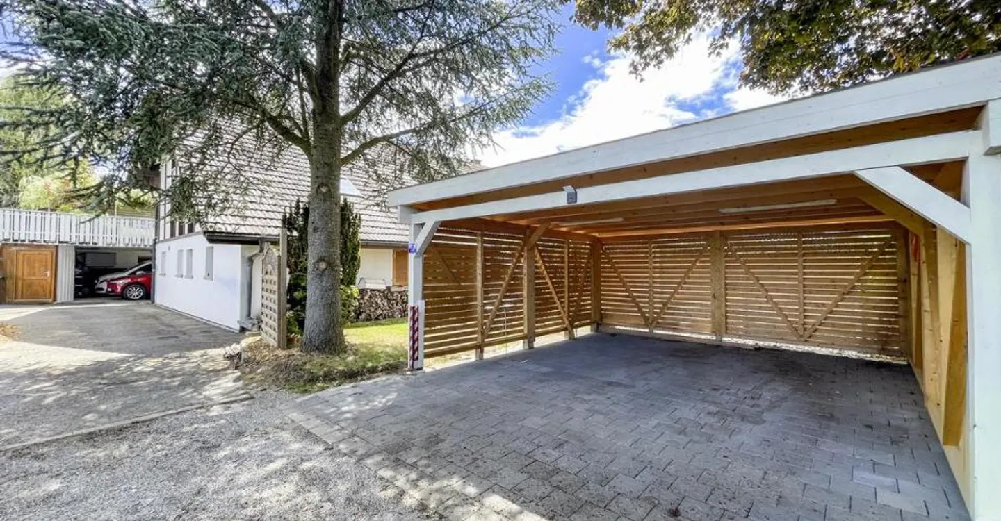 Yielding house with 3 apartments and great development potential - Photo 8 of 13