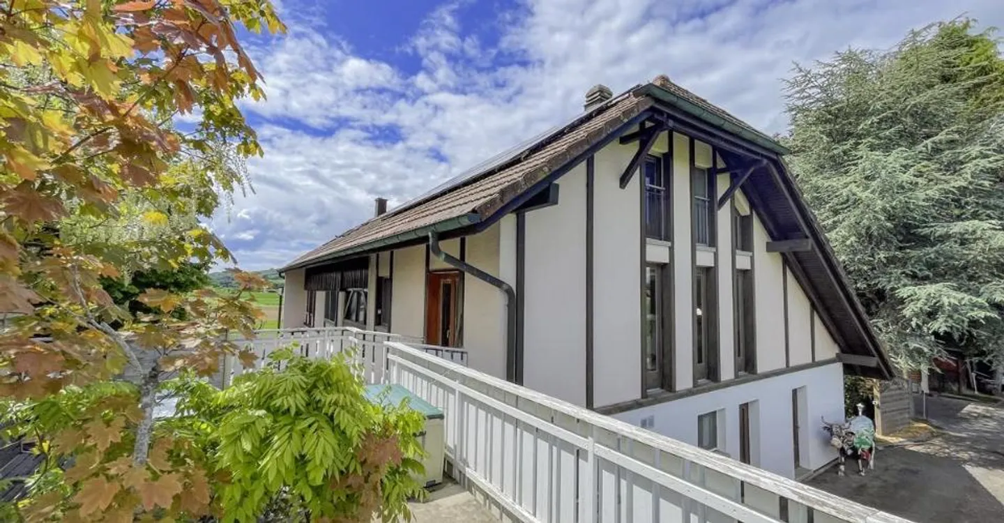 Yielding house with 3 apartments and great development potential - Photo 9 of 13