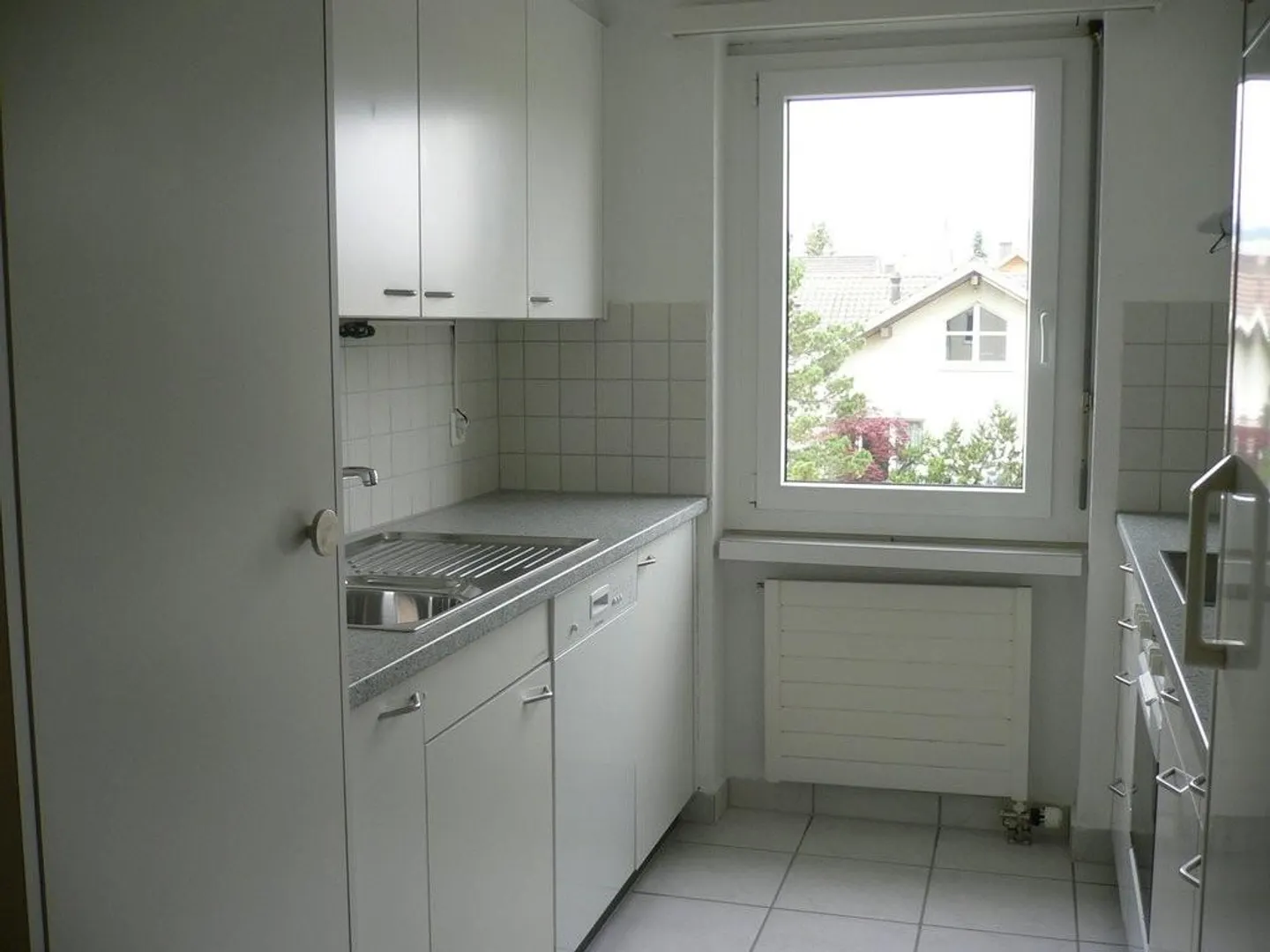 Living in a central location - Photo 4 of 6