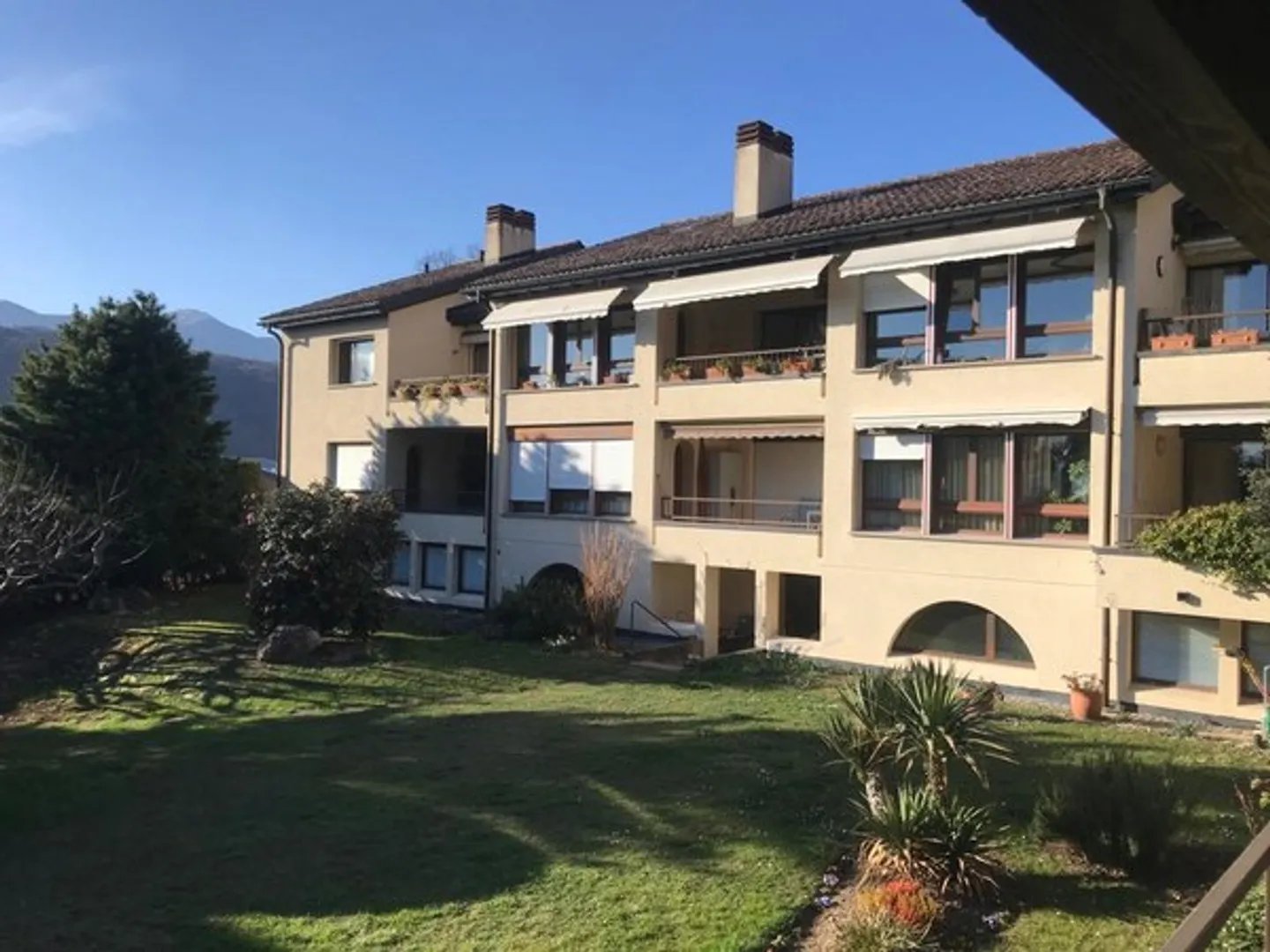 Appartamento 2,5 locali con giardino comune - Foto 1 di 3