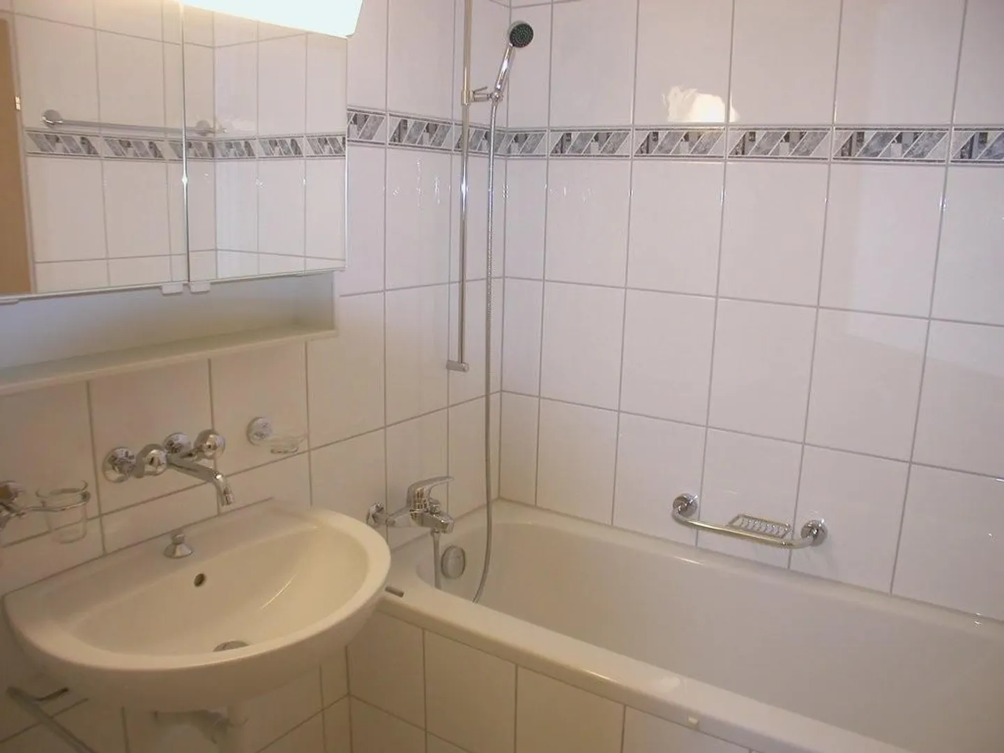Living in a central location - Photo 5 of 6