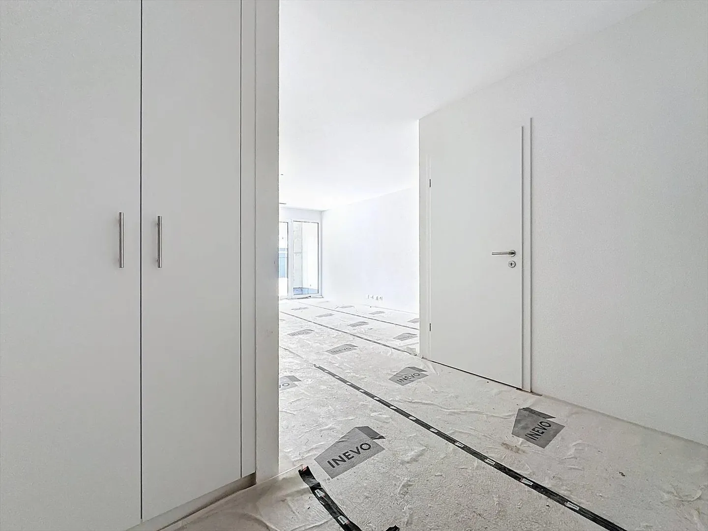 Nuovo studio con terrazza coperta e giardino - Foto 5 di 13