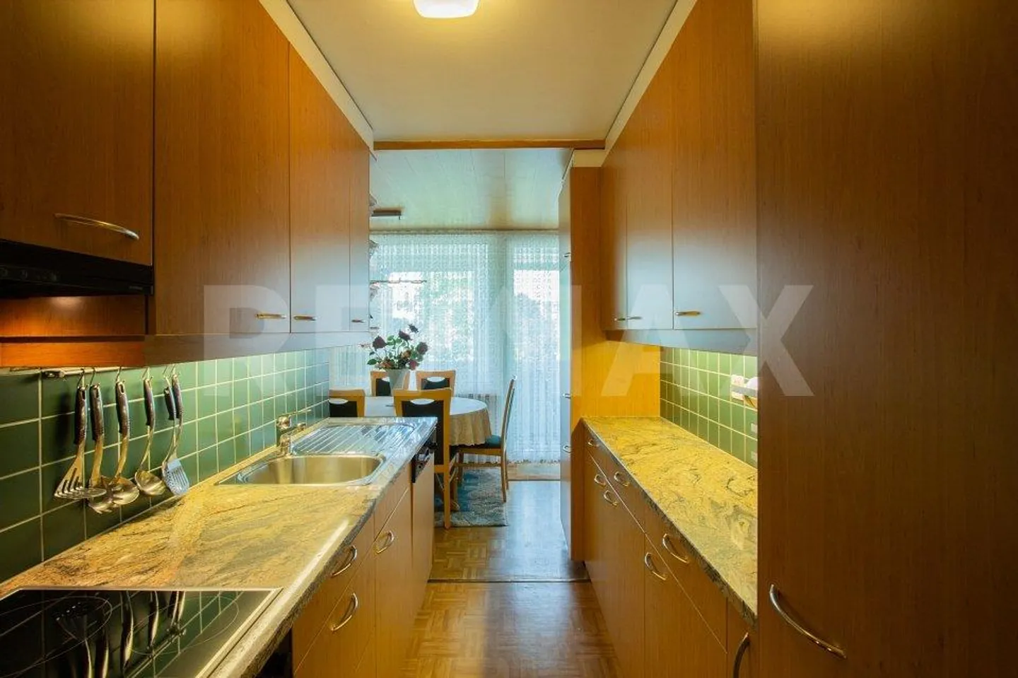 Beautiful 4.5 Room Apartment Seeks New Owner - Photo 4 of 11