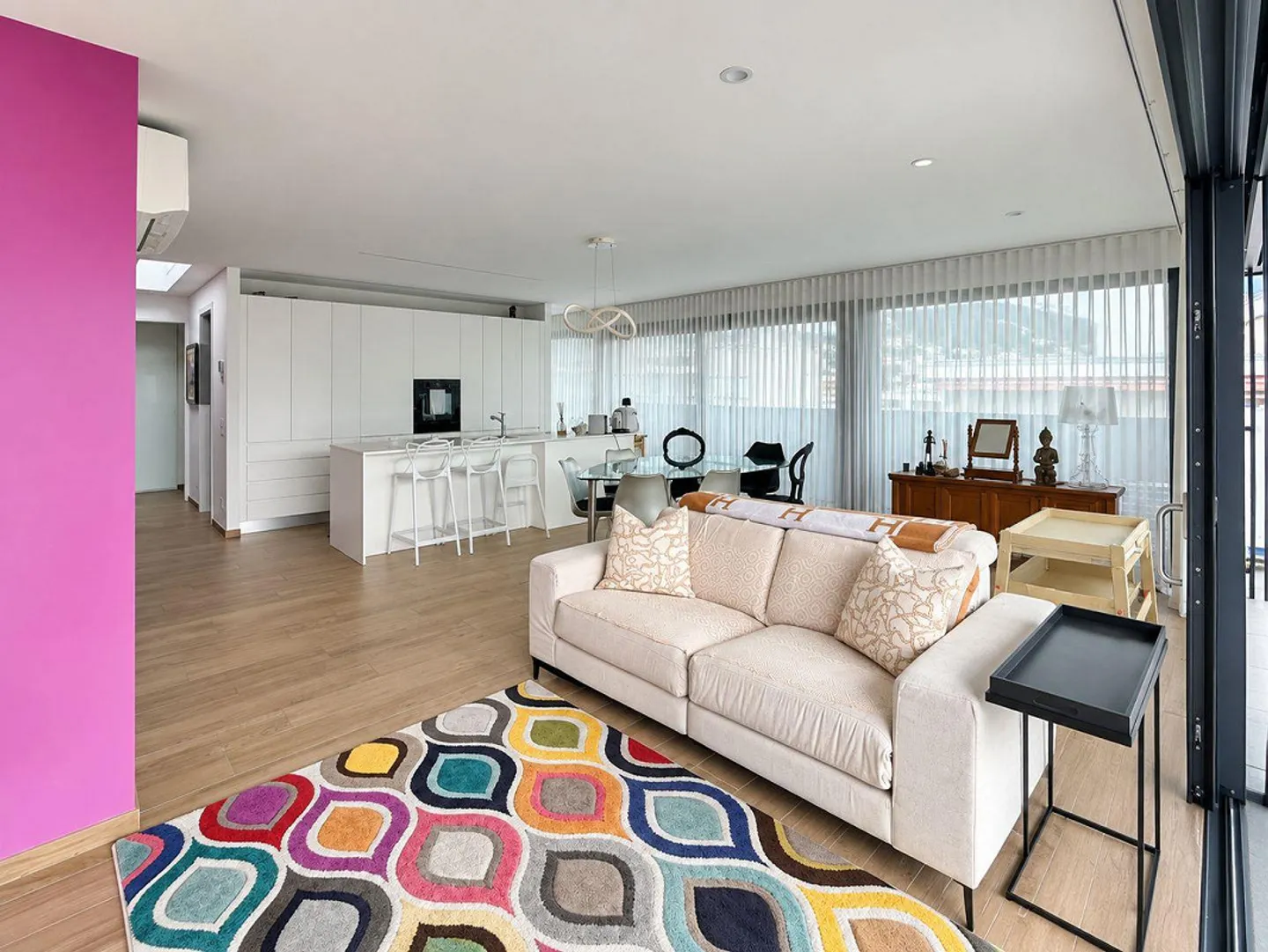 Penthouse lumineux avec vue spectaculaire - Photo 3 sur 14