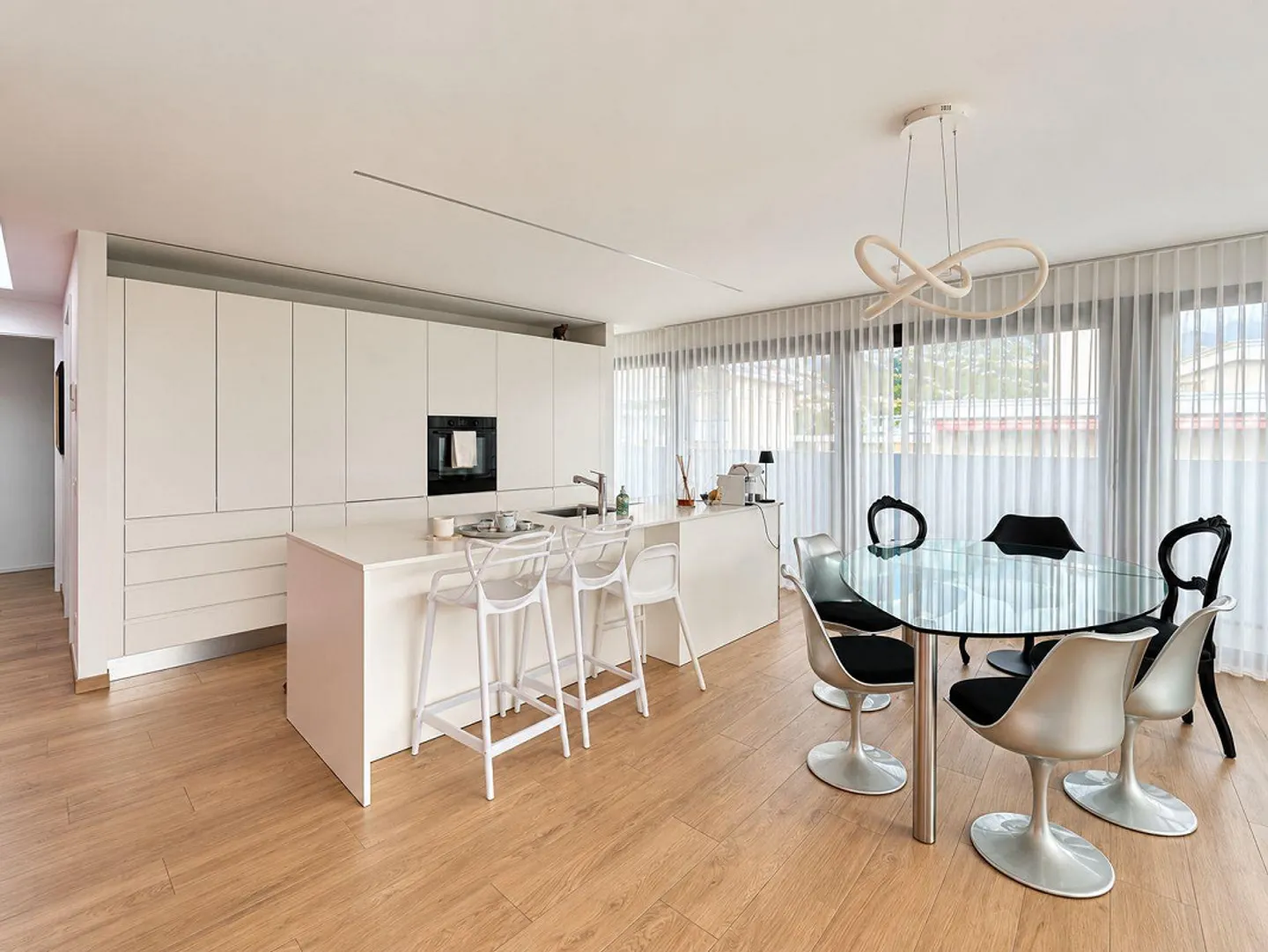 Penthouse lumineux avec vue spectaculaire - Photo 7 sur 14