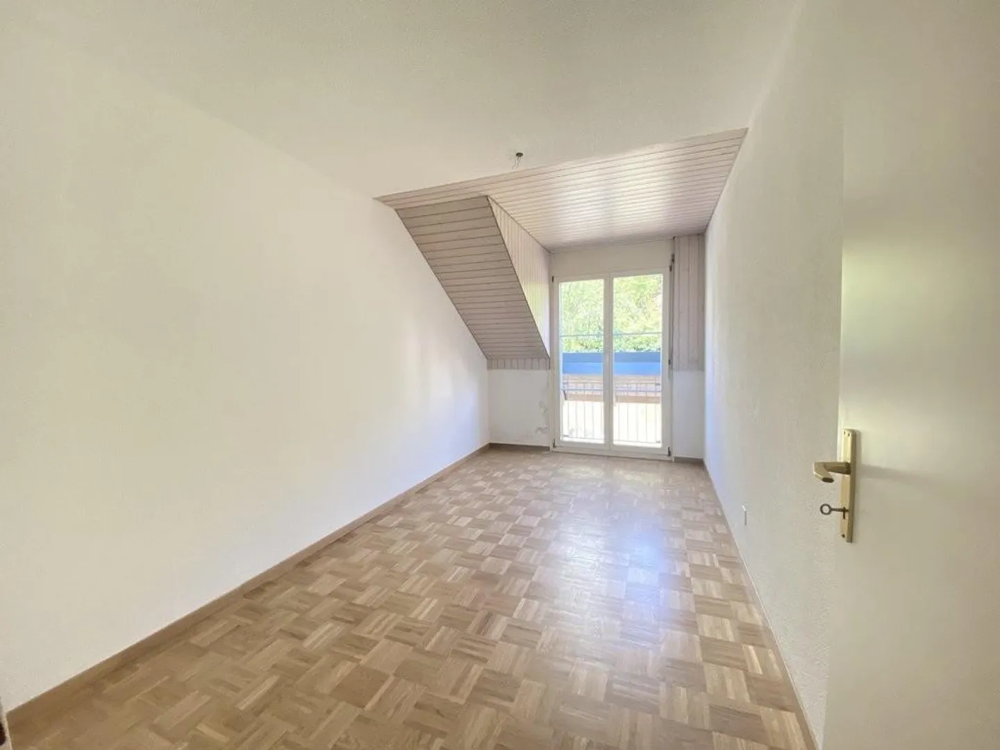 Charmante Dachwohnung mit Balkon - Foto 7 von 9