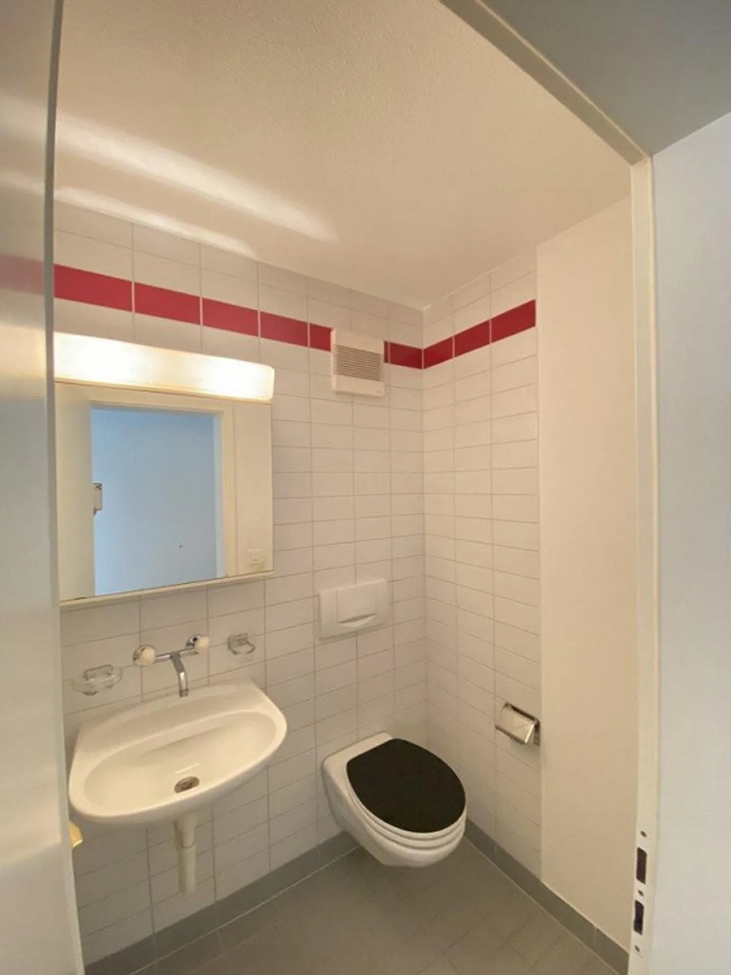 Charmante Dachwohnung mit Balkon - Foto 9 von 9