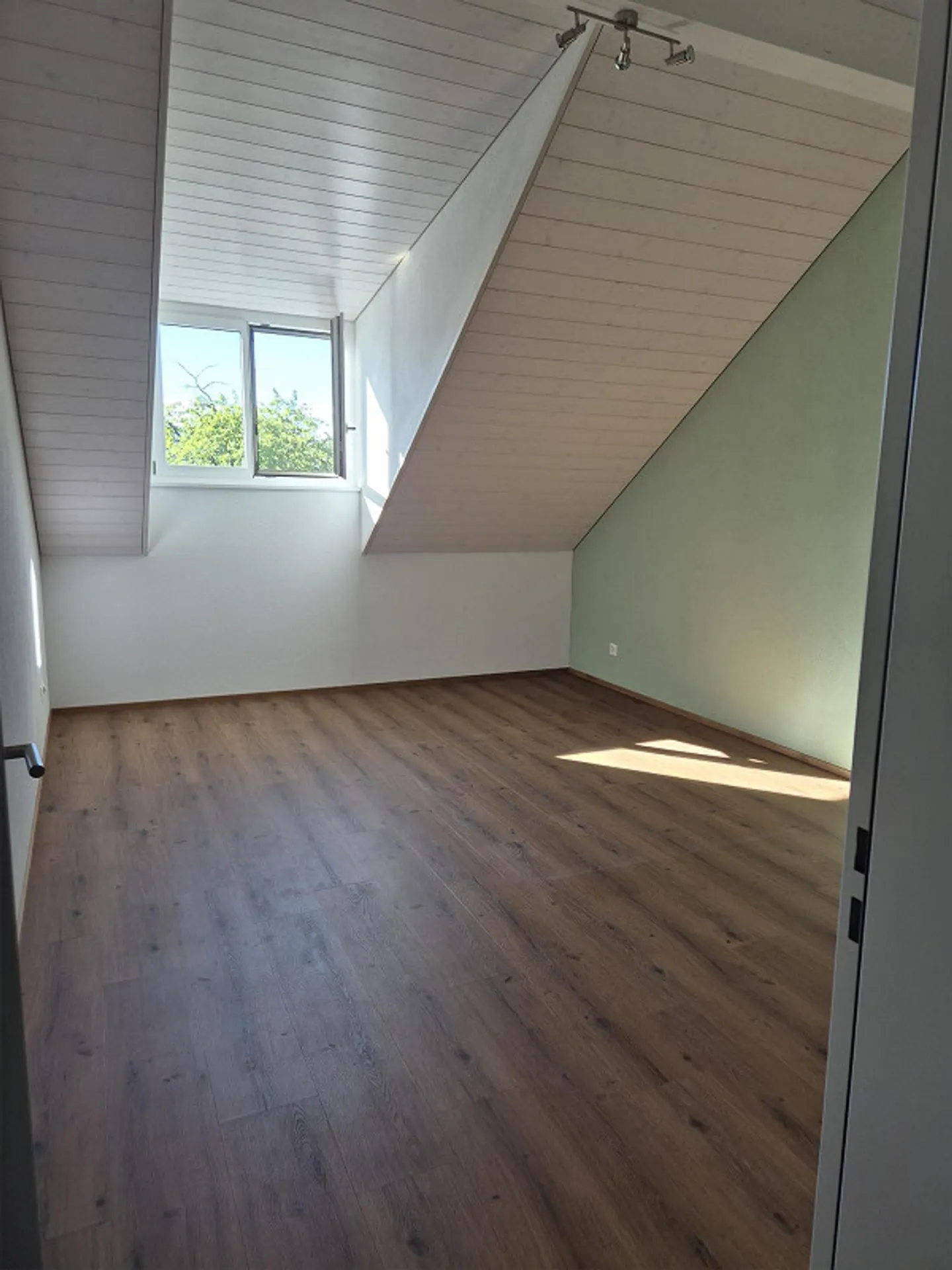 Appartement en duplex de 4,5 pièces avec standard de propriété à louer - Photo 15 sur 28