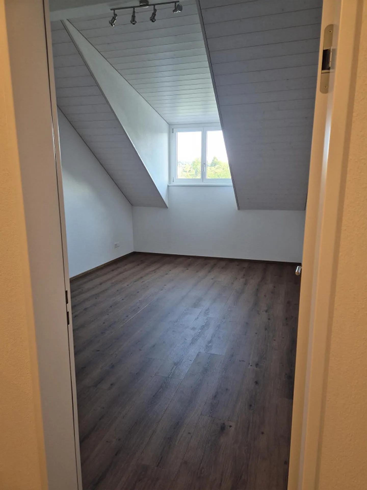 Appartement en duplex de 4,5 pièces avec standard de propriété à louer - Photo 17 sur 28