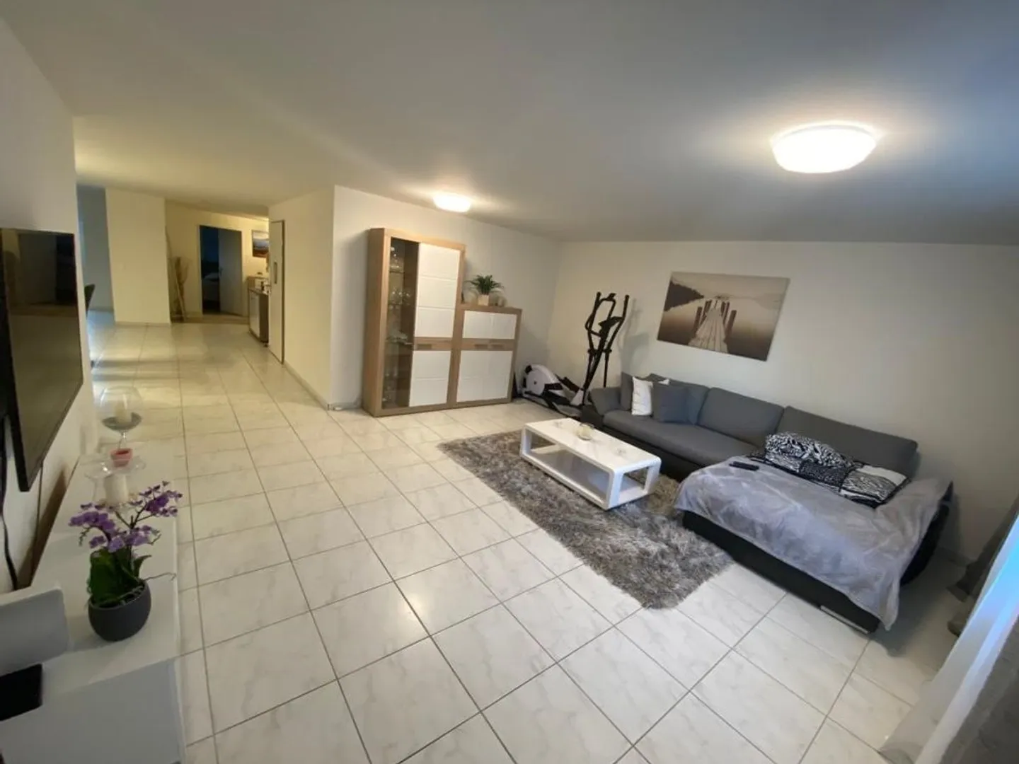 «CHARMANTE WOHNUNG MIT SONNIGEM BALKON» - Foto 2 von 5