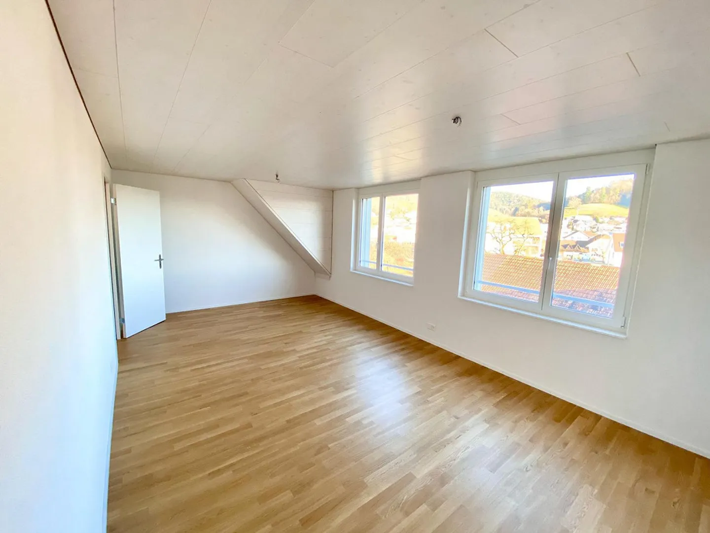 Grosszügige 2.5-Zimmer-Dachwohnung mit Balkon in Nebikon - Foto 5 di 7