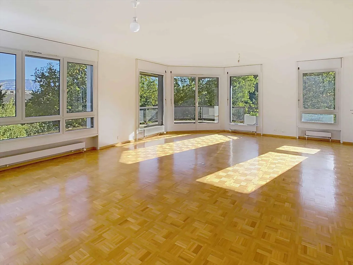 6-room apartment - Photo 2 of 12
