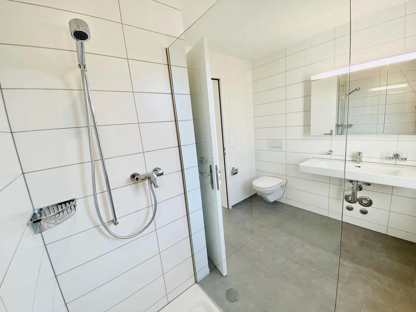 Grosszügige 2.5-Zimmer-Dachwohnung mit Balkon in Nebikon - Foto 4 di 7
