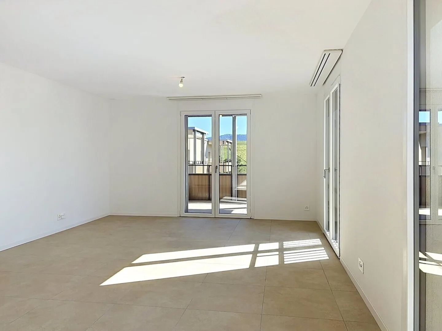 Modern 4.5 Room Apartment - Photo 2 of 13