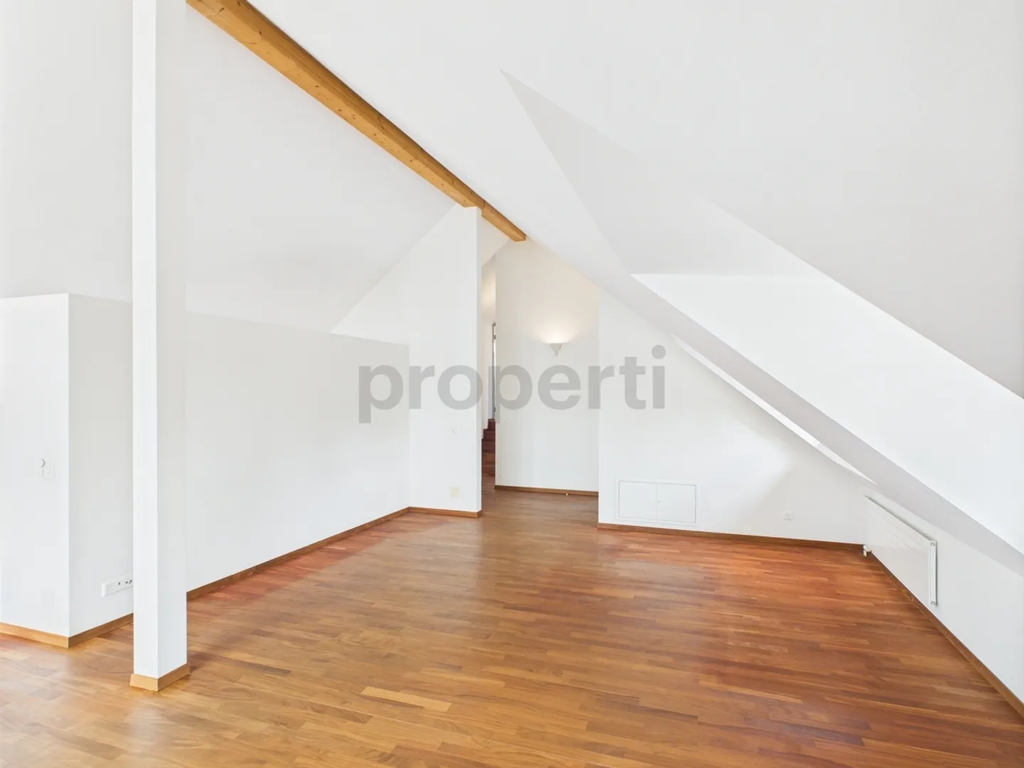 Incantevole appartamento mansardato di 3,5 locali in standard di proprietà a Schönenbuch - Foto 4 di 13