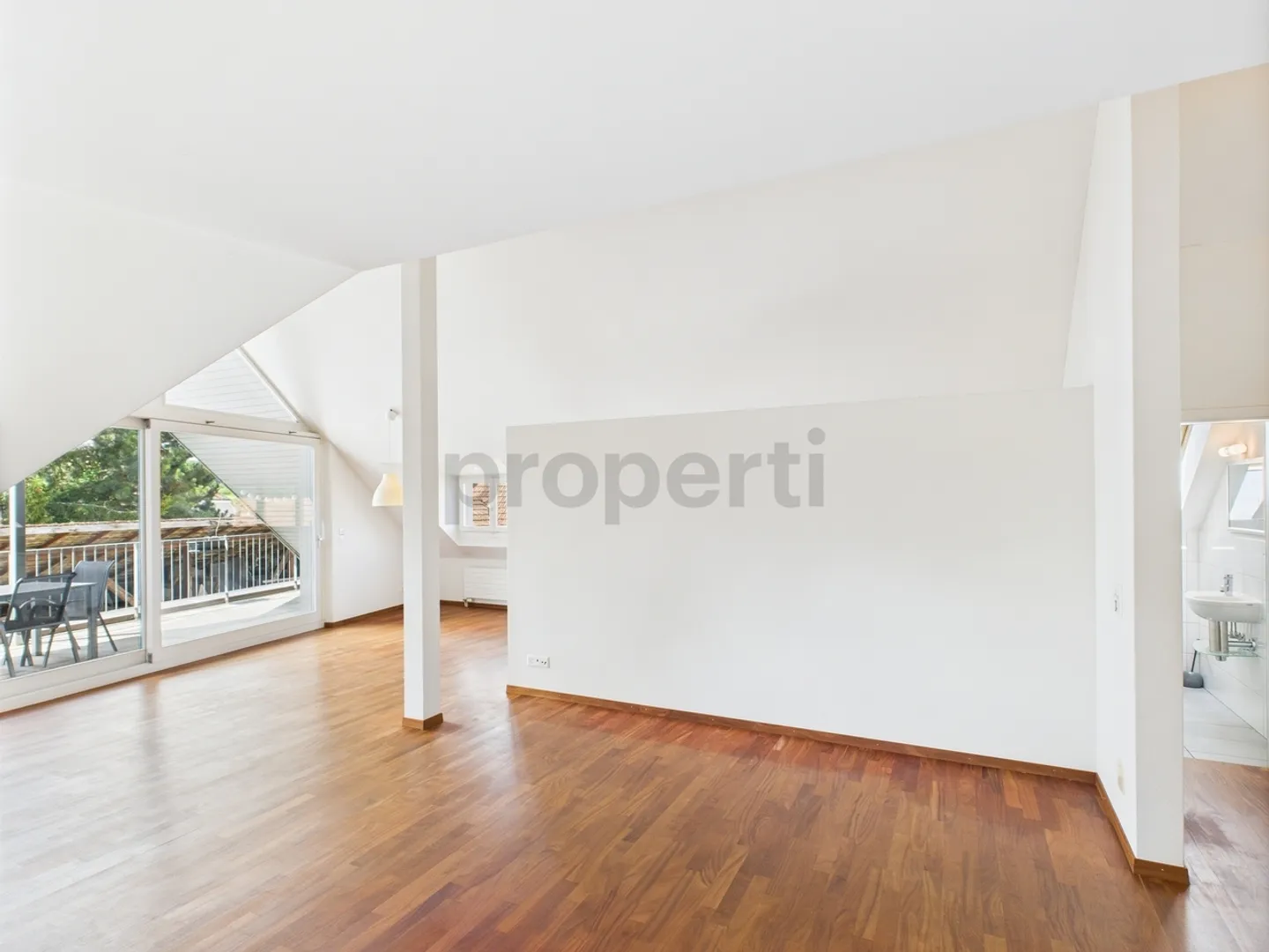 Incantevole appartamento mansardato di 3,5 locali in standard di proprietà a Schönenbuch - Foto 5 di 13