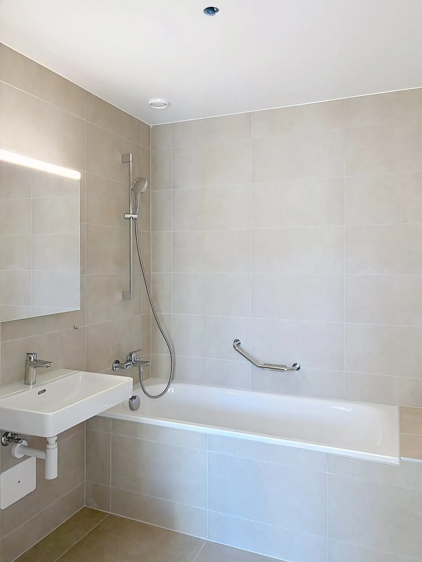 Modern 4.5 Room Apartment - Photo 7 of 13