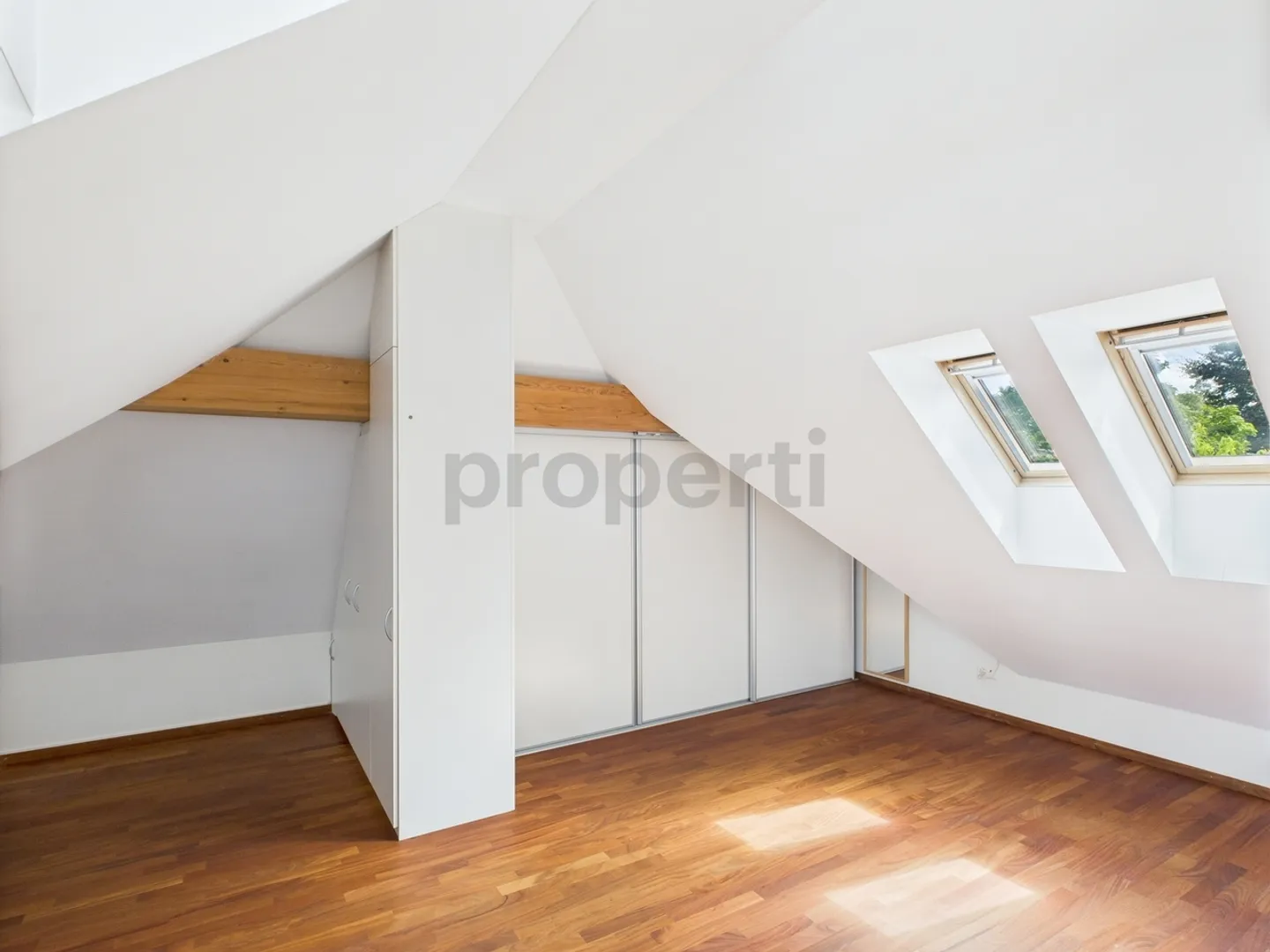 Incantevole appartamento mansardato di 3,5 locali in standard di proprietà a Schönenbuch - Foto 8 di 13