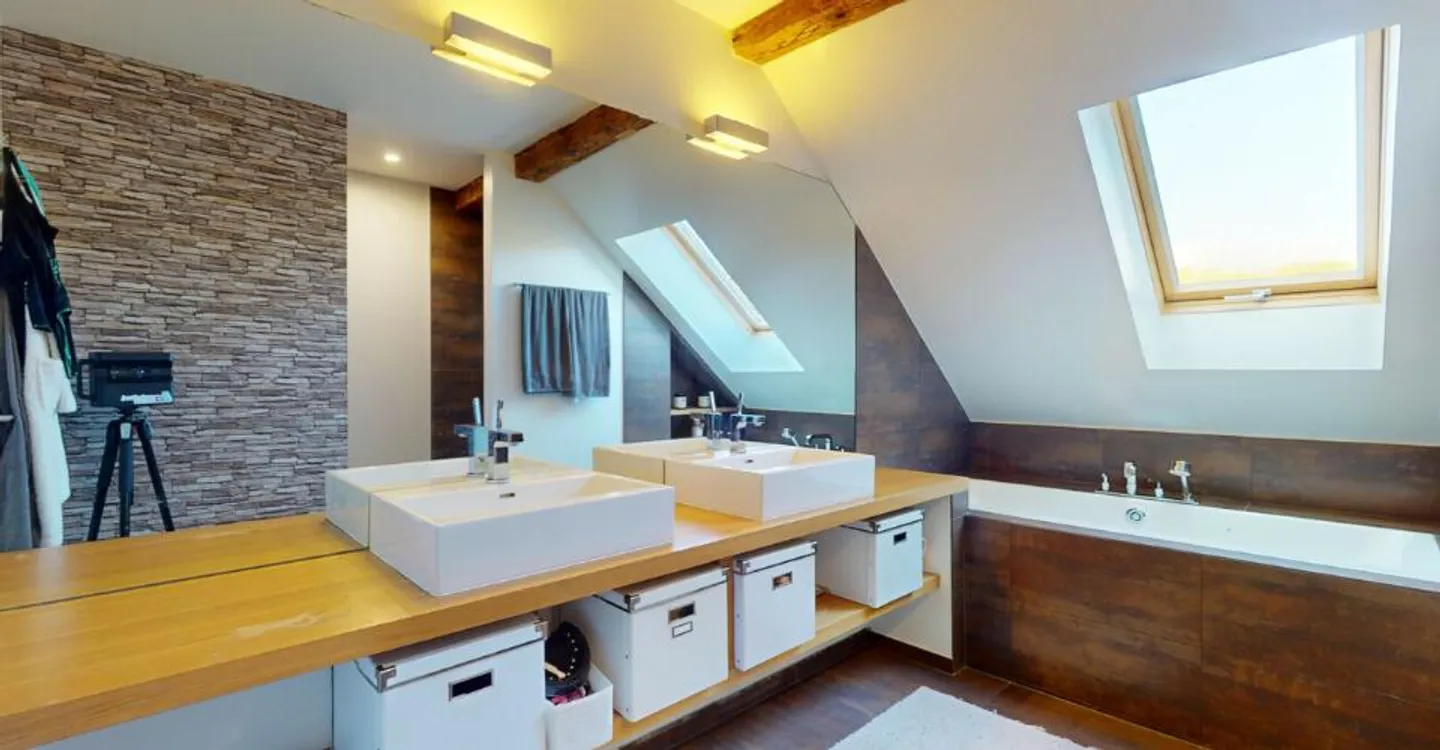 Magnificent renovated farm with 3 apartments and a stable - Photo 10 of 13