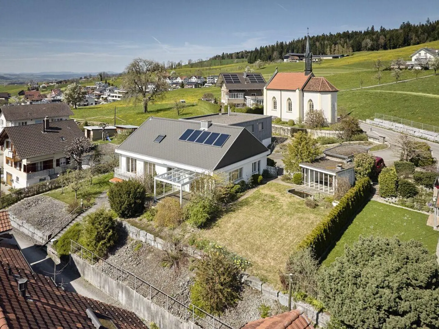 Geräumiges Familienhaus mit Garten - Foto 1 von 30