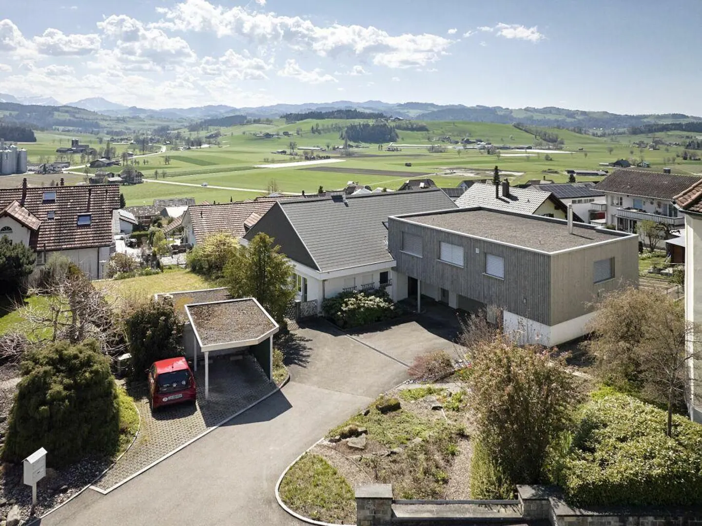 Geräumiges Familienhaus mit Garten - Foto 2 von 30