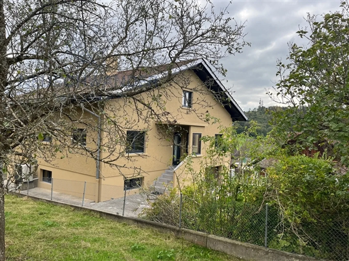 Zone calme, proche de la nature pour cette maison rénovée. - Photo 2 sur 13