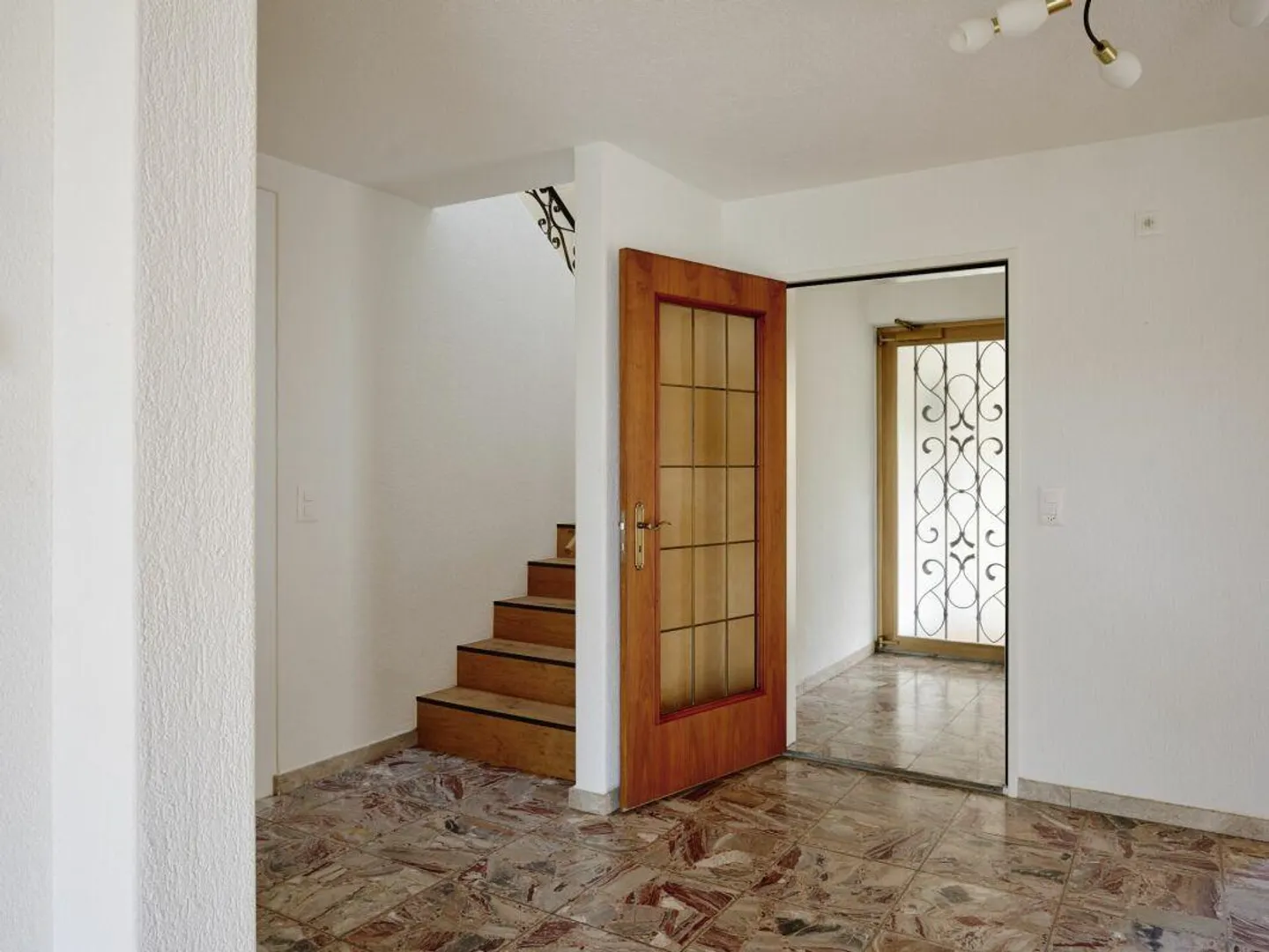 Geräumiges Familienhaus mit Garten - Foto 6 von 30