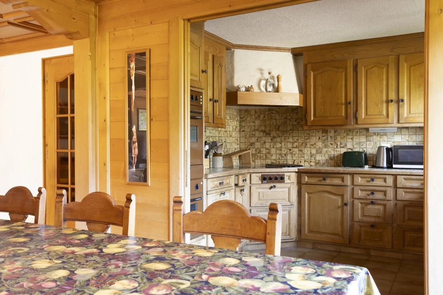 A family chalet comprising two flats, in need of renovation, in the heart of Château-d'Oex - Photo 6 of 12
