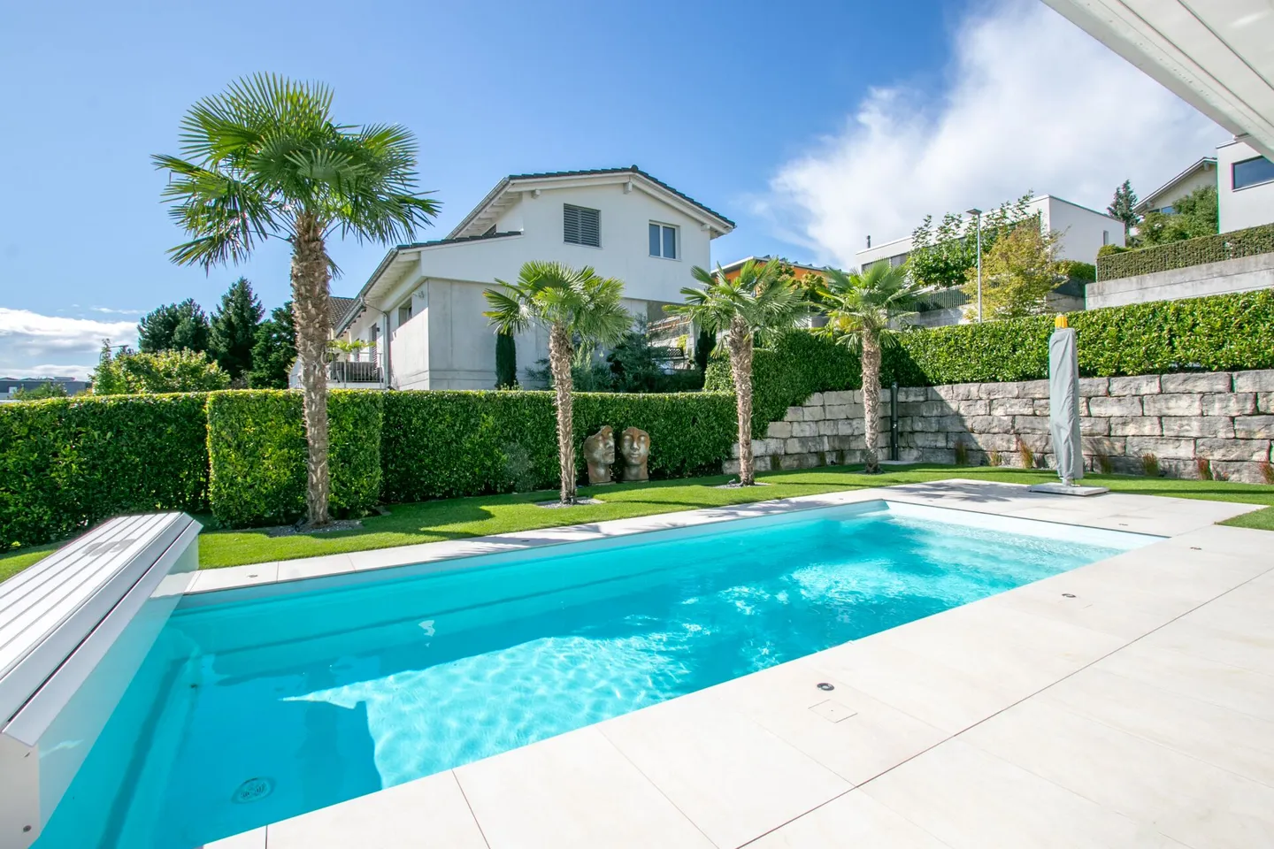 Exclusive 5.5-room single-family house with pool and breathtaking views - Photo 2 of 24