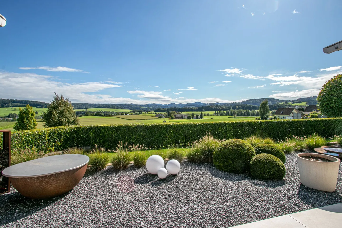 Exclusive 5.5-room single-family house with pool and breathtaking views - Photo 3 of 24