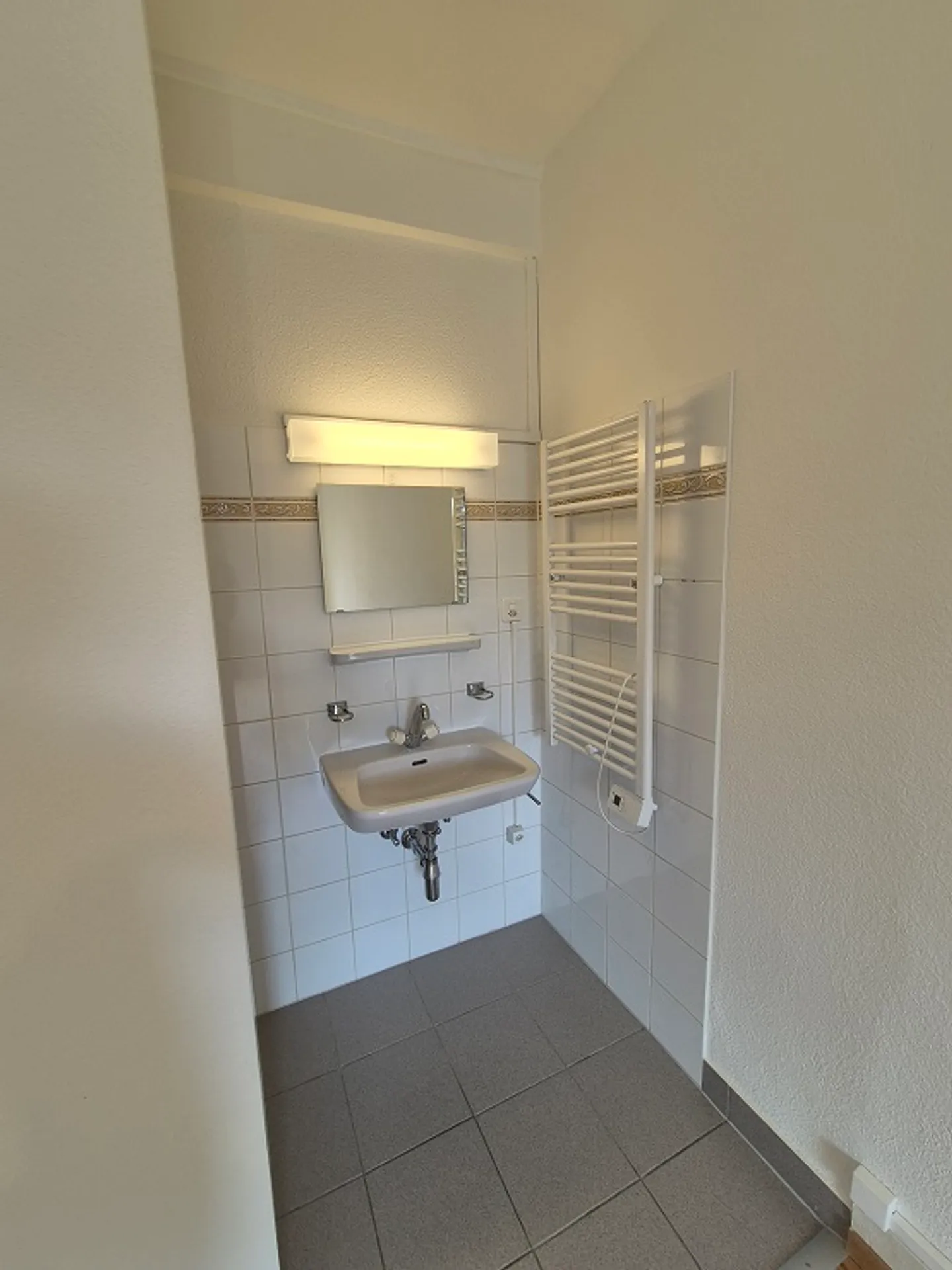 Junction, 2 rooms - Photo 4 of 5