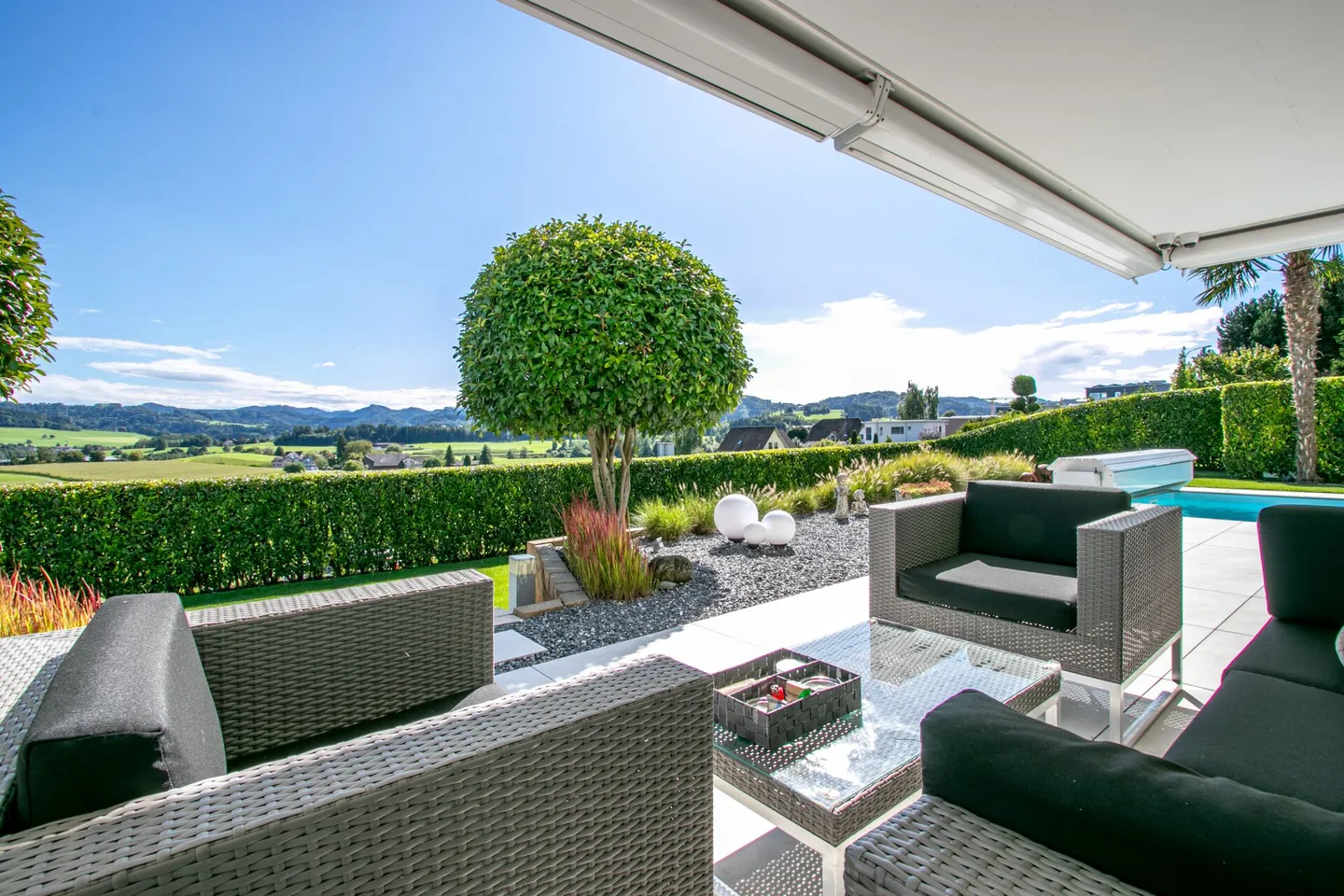Exclusive 5.5-room single-family house with pool and breathtaking views - Photo 4 of 24