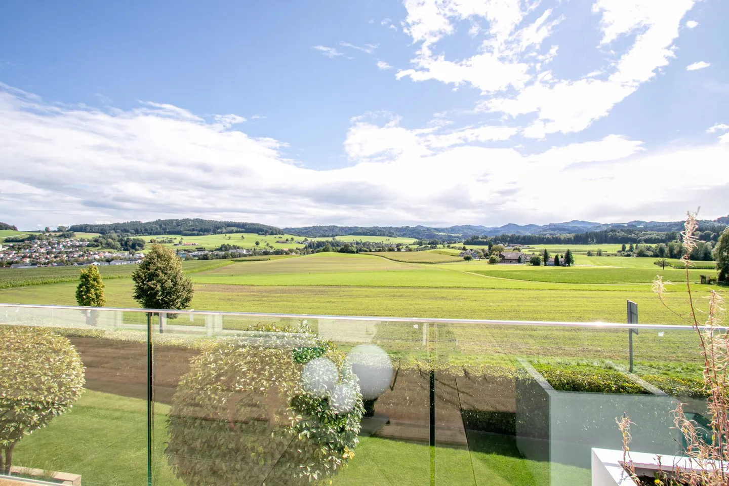 Exclusive 5.5-room single-family house with pool and breathtaking views - Photo 17 of 24