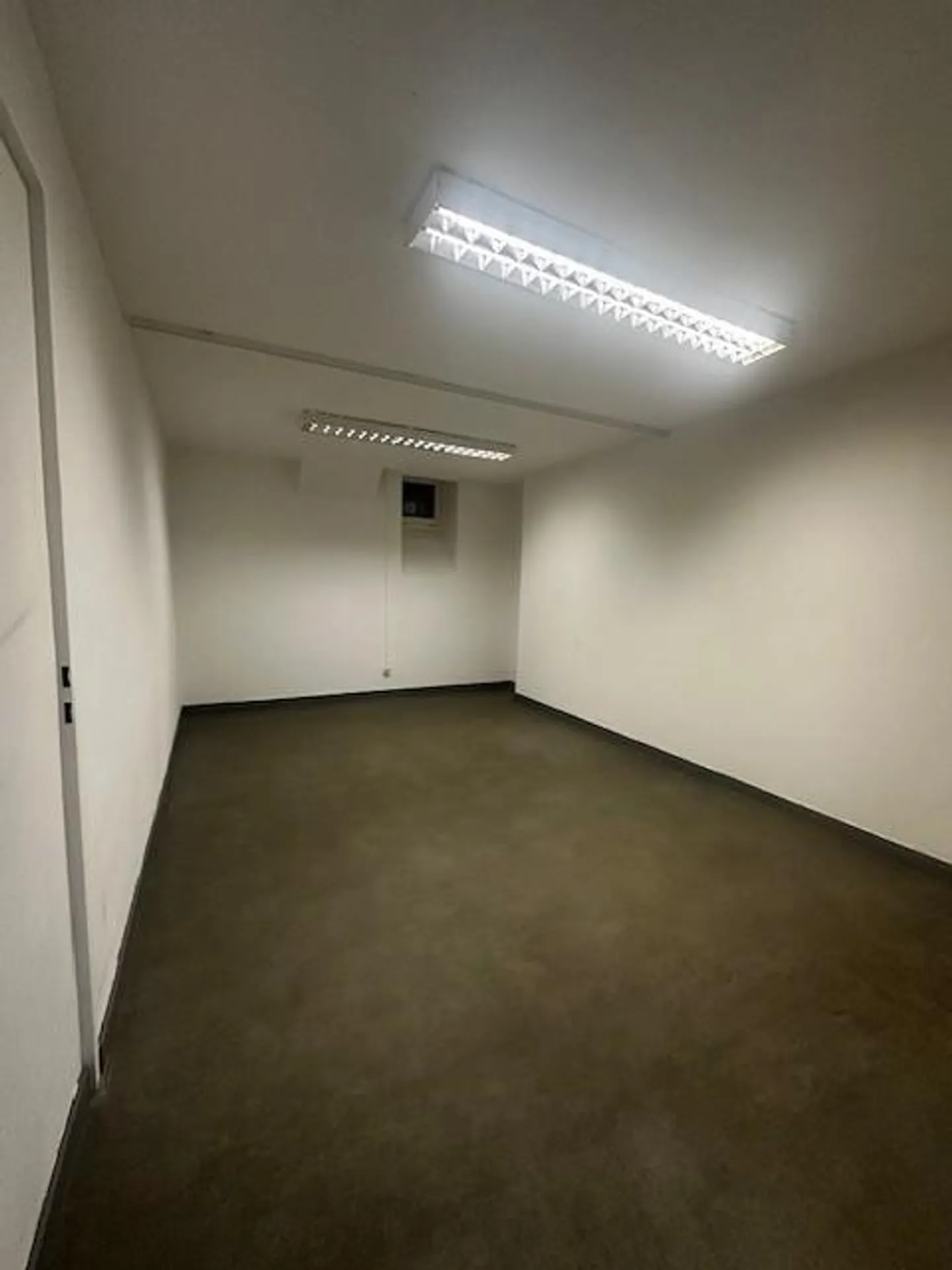 Salle de bricolage spacieuse - Photo 3 sur 6