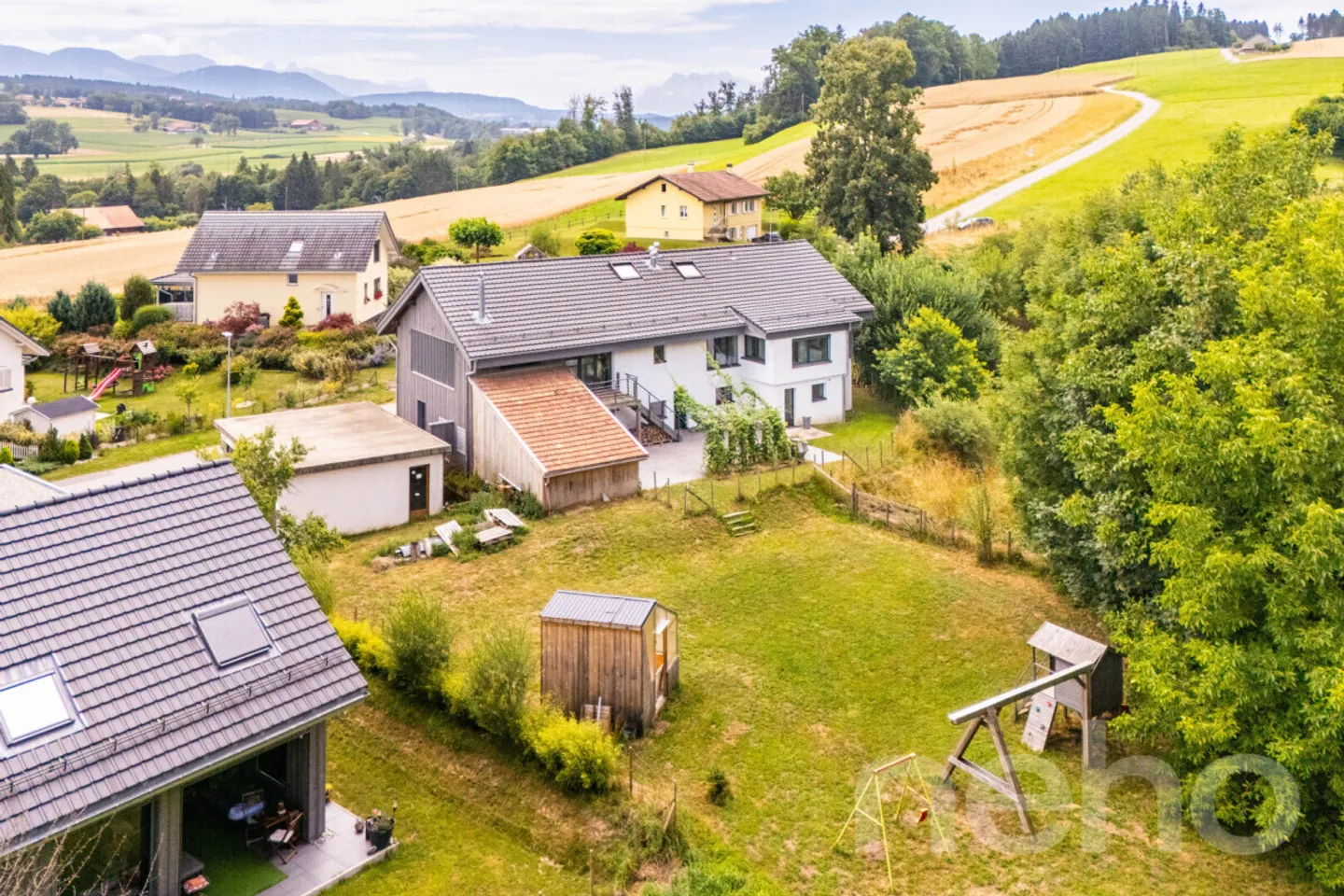 TRA NATURA E CARATTERE: UNA FATTORIA RIVISITATA PER UNA VITA LIBERA - Foto 3 di 12