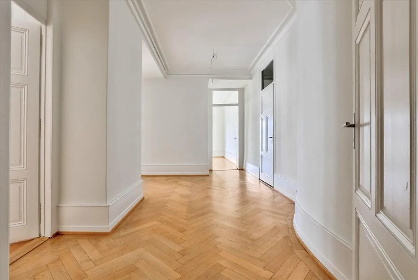Magnificent renovated apartment in the Russian Church district - Photo 5 of 10