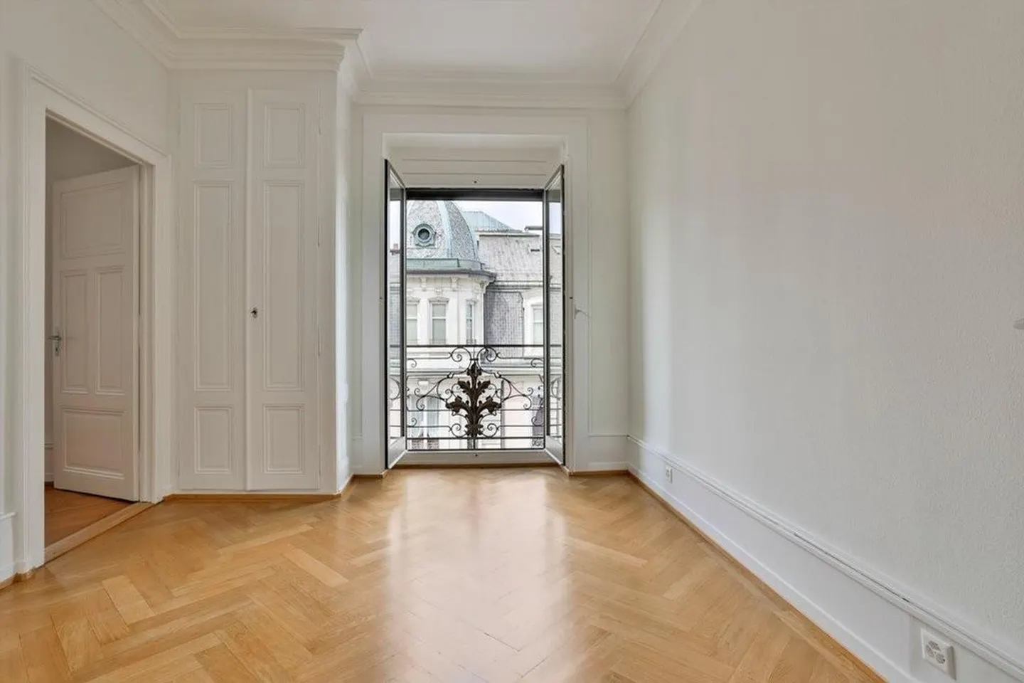 Magnificent renovated apartment in the Russian Church district - Photo 6 of 10