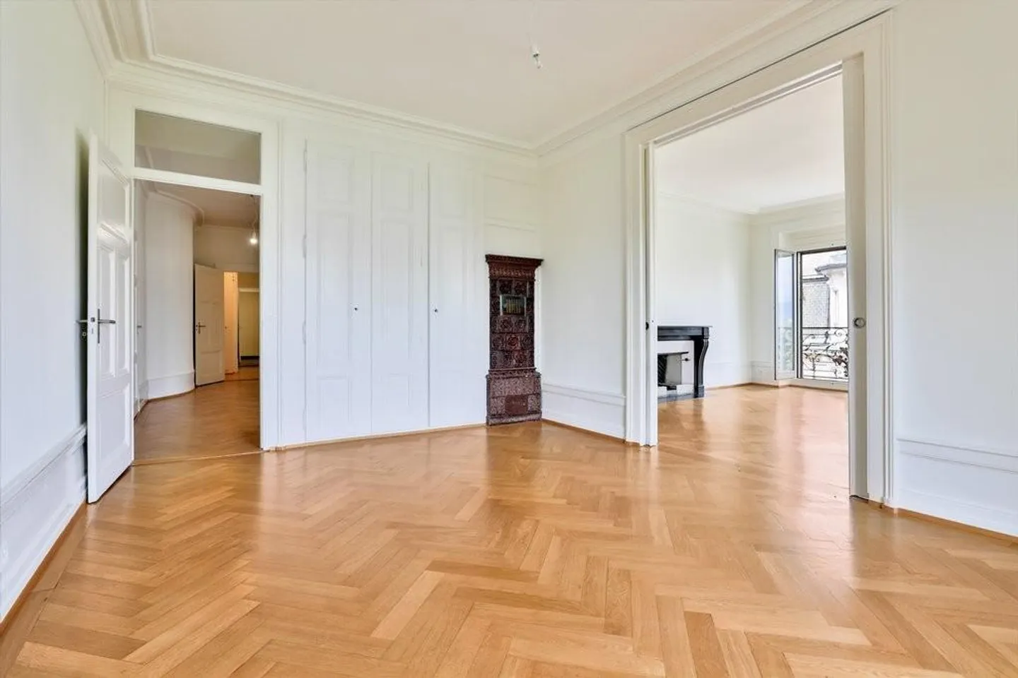 Magnificent renovated apartment in the Russian Church district - Photo 4 of 10