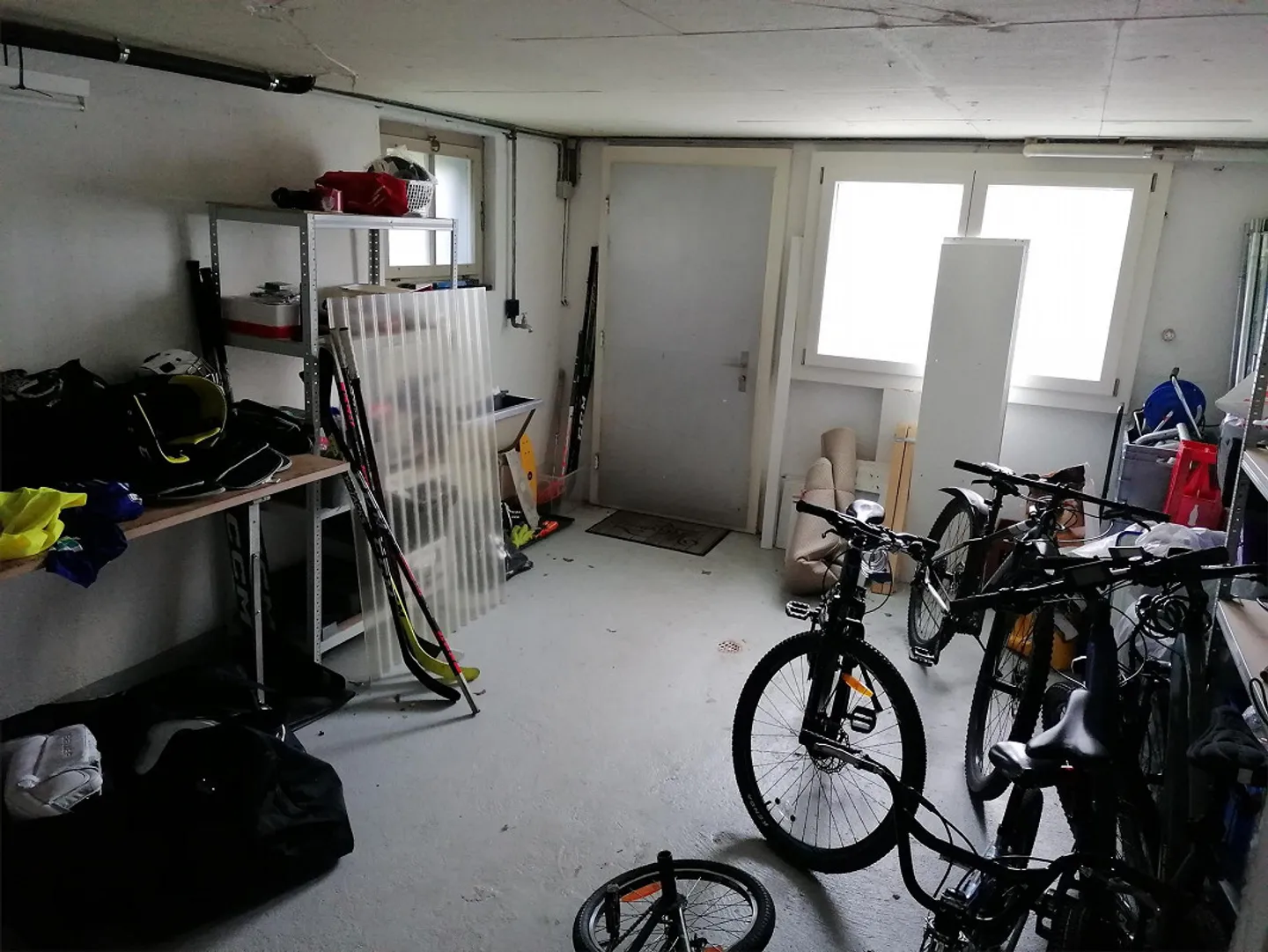 Charmantes Einfamilienhaus mit grossem Umschwung und Swimmingpool - Foto 3 von 19