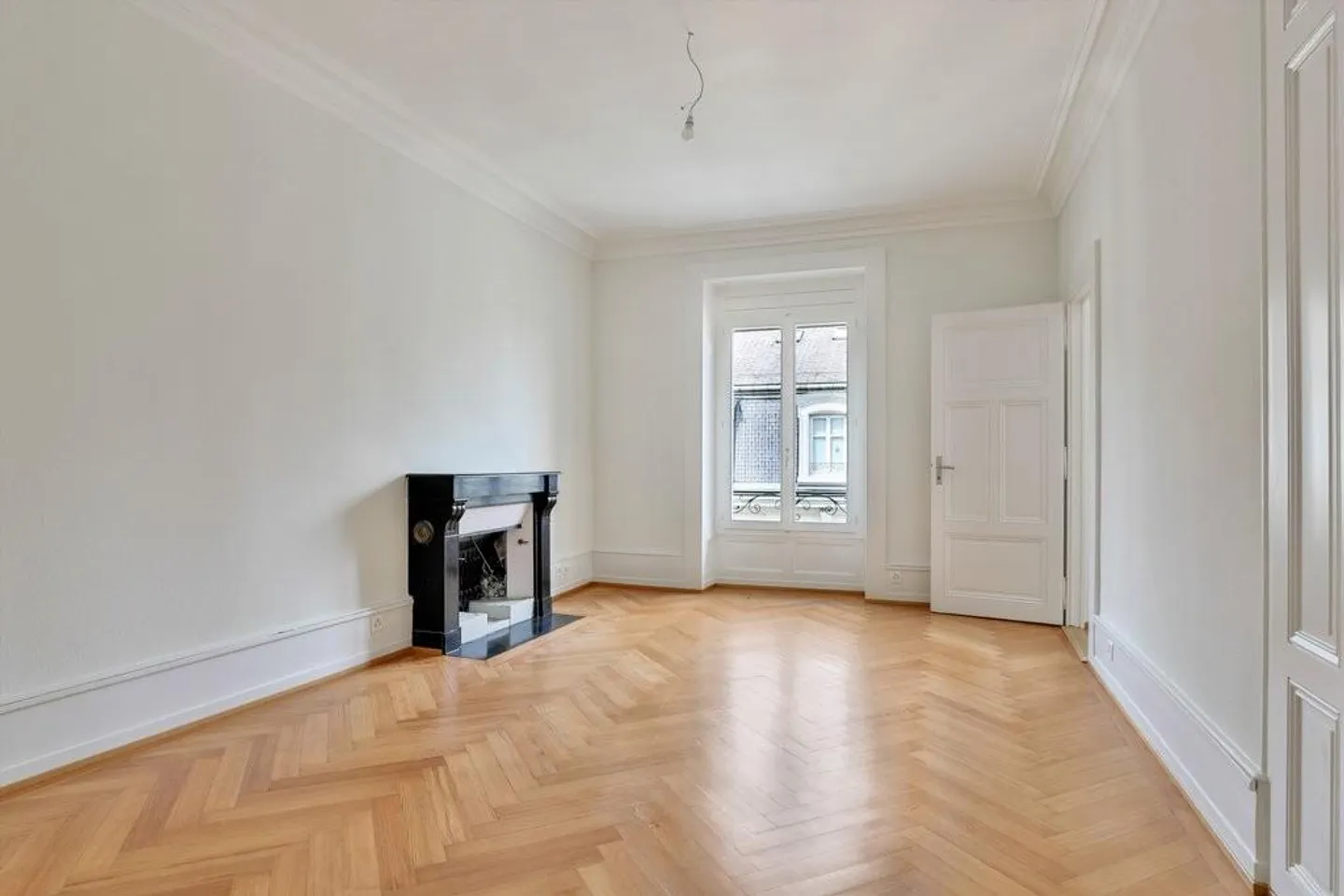 Magnificent renovated apartment in the Russian Church district - Photo 7 of 10