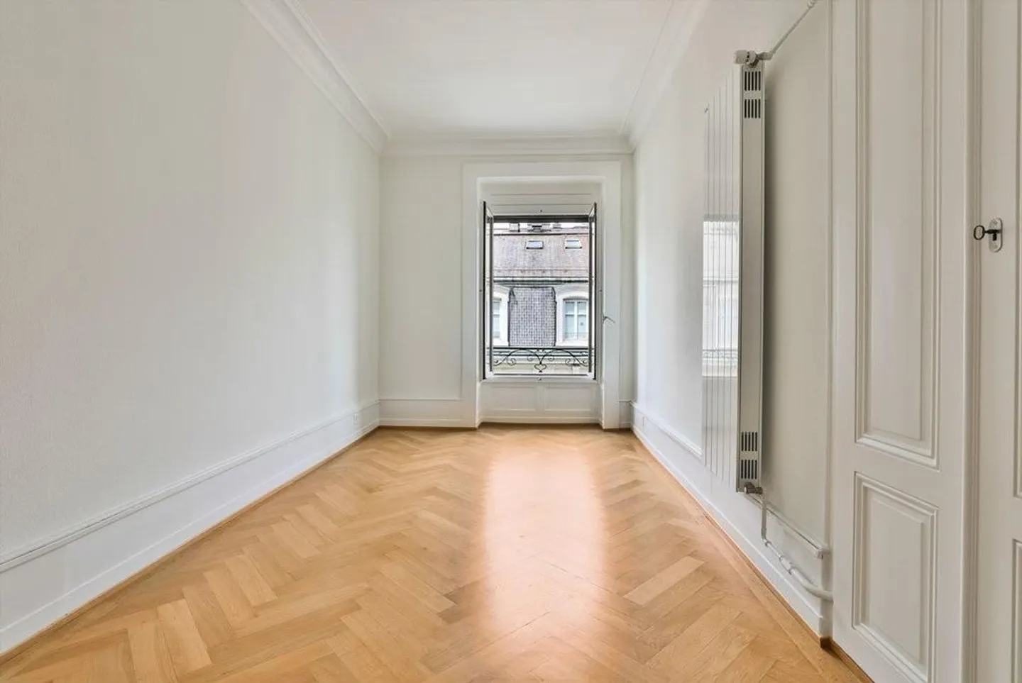 Magnificent renovated apartment in the Russian Church district - Photo 8 of 10